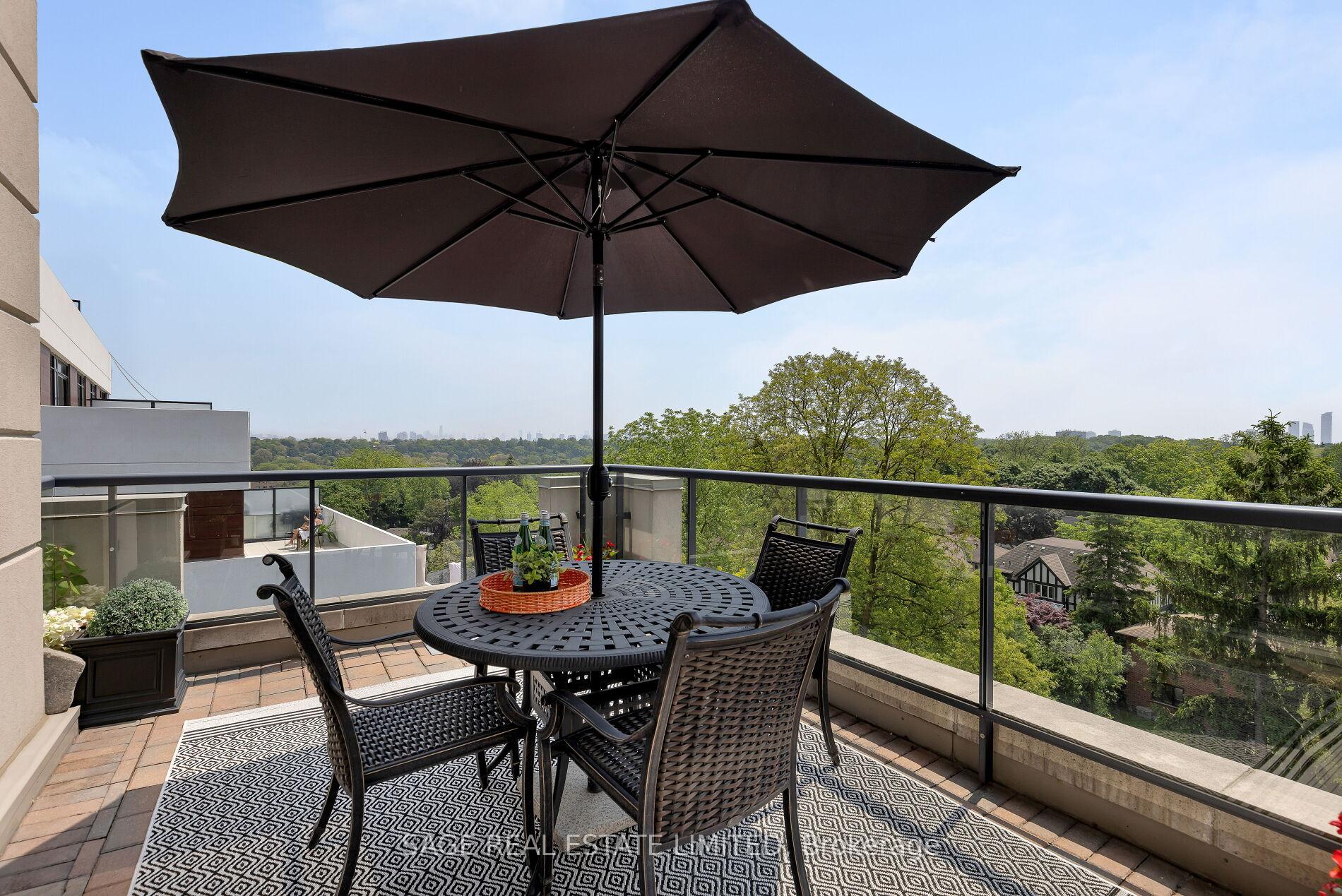 2 Bedrooms Condo at 25 Earlington, Toronto For sale