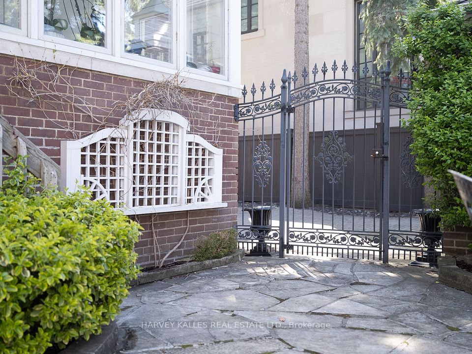 250 Warren Road