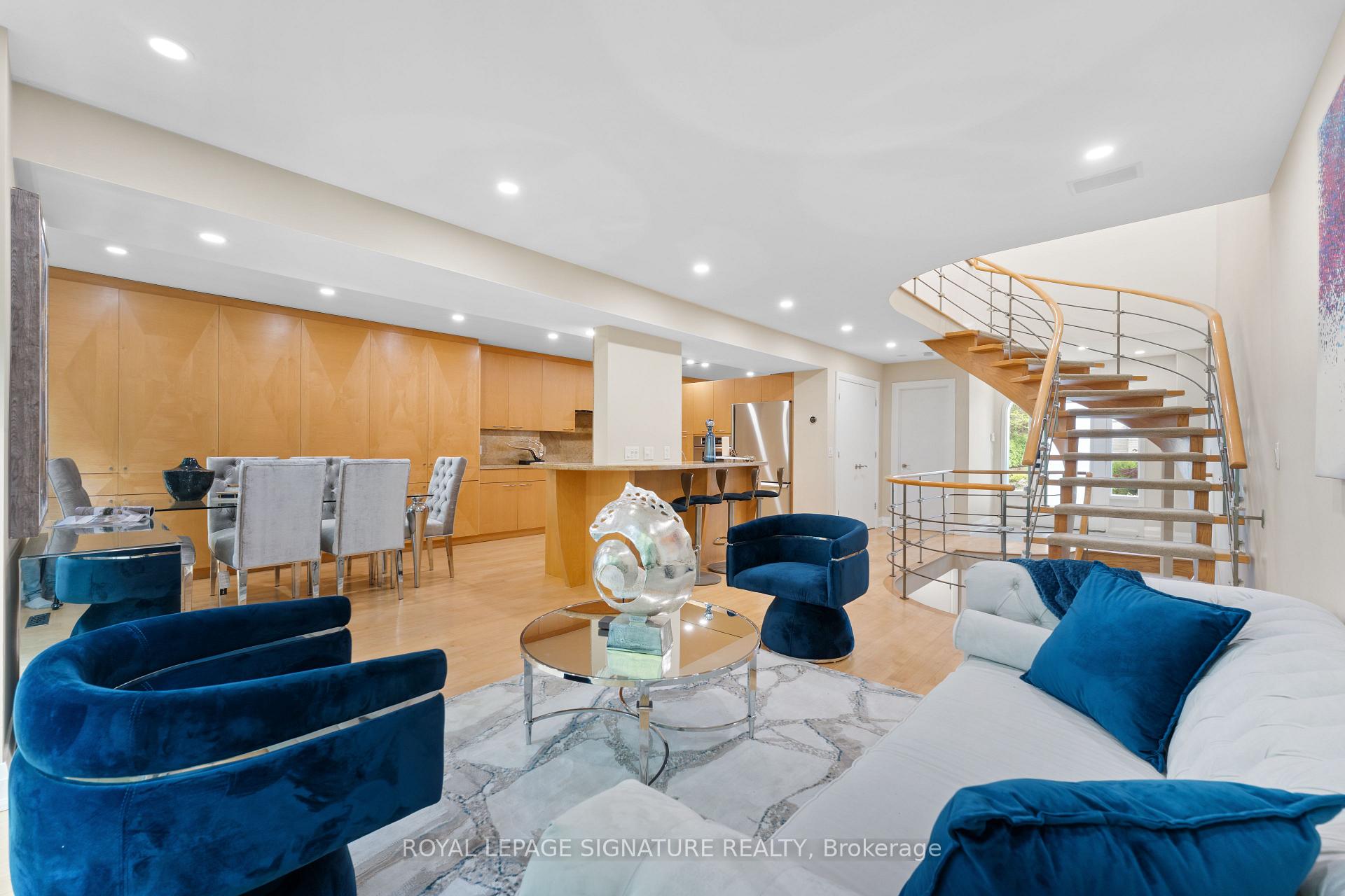 4 Bedrooms Condo at 96 Crimson Mill, Toronto For sale