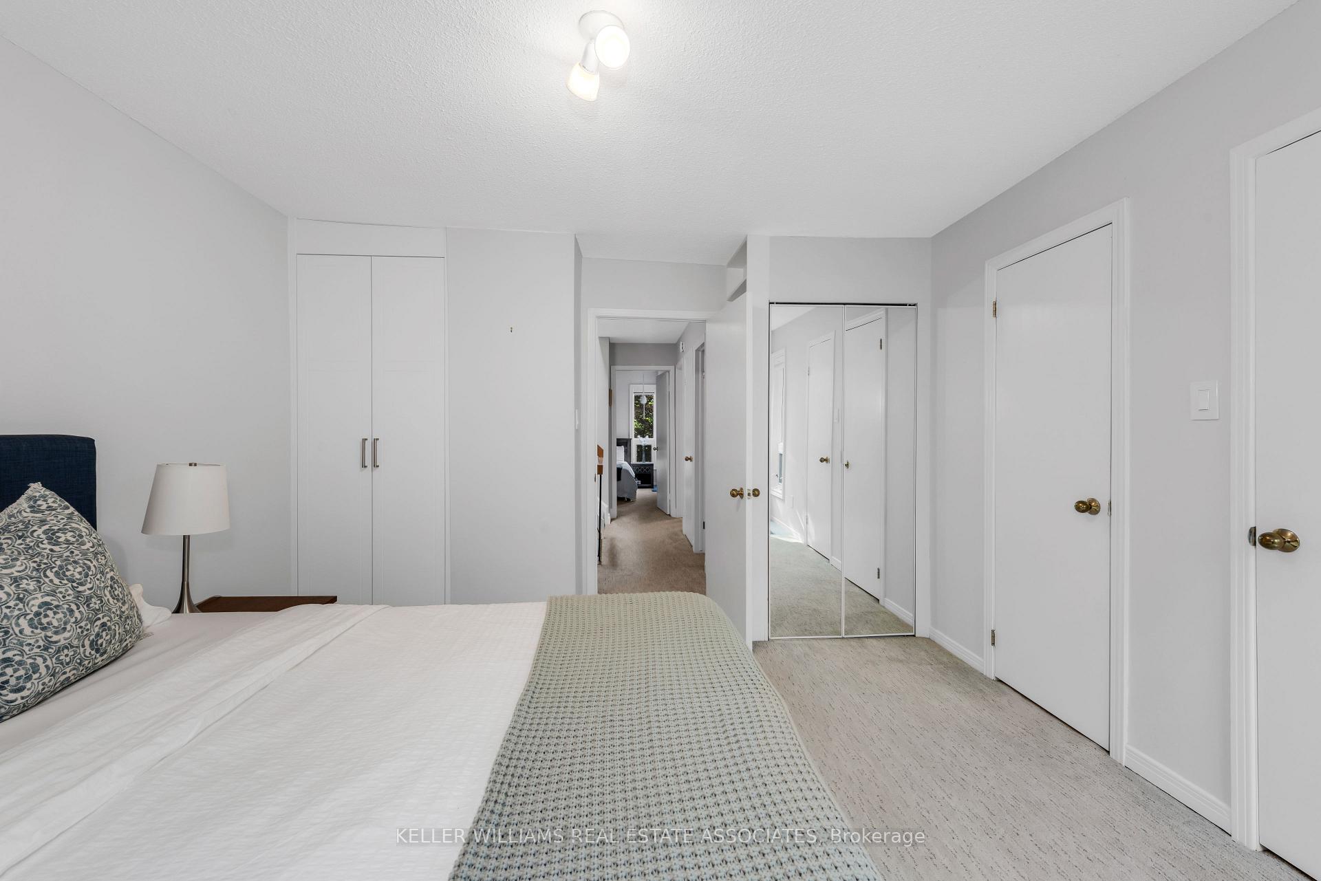 3 Bedrooms Condo at 1250 Marlborough, Oakville For sale