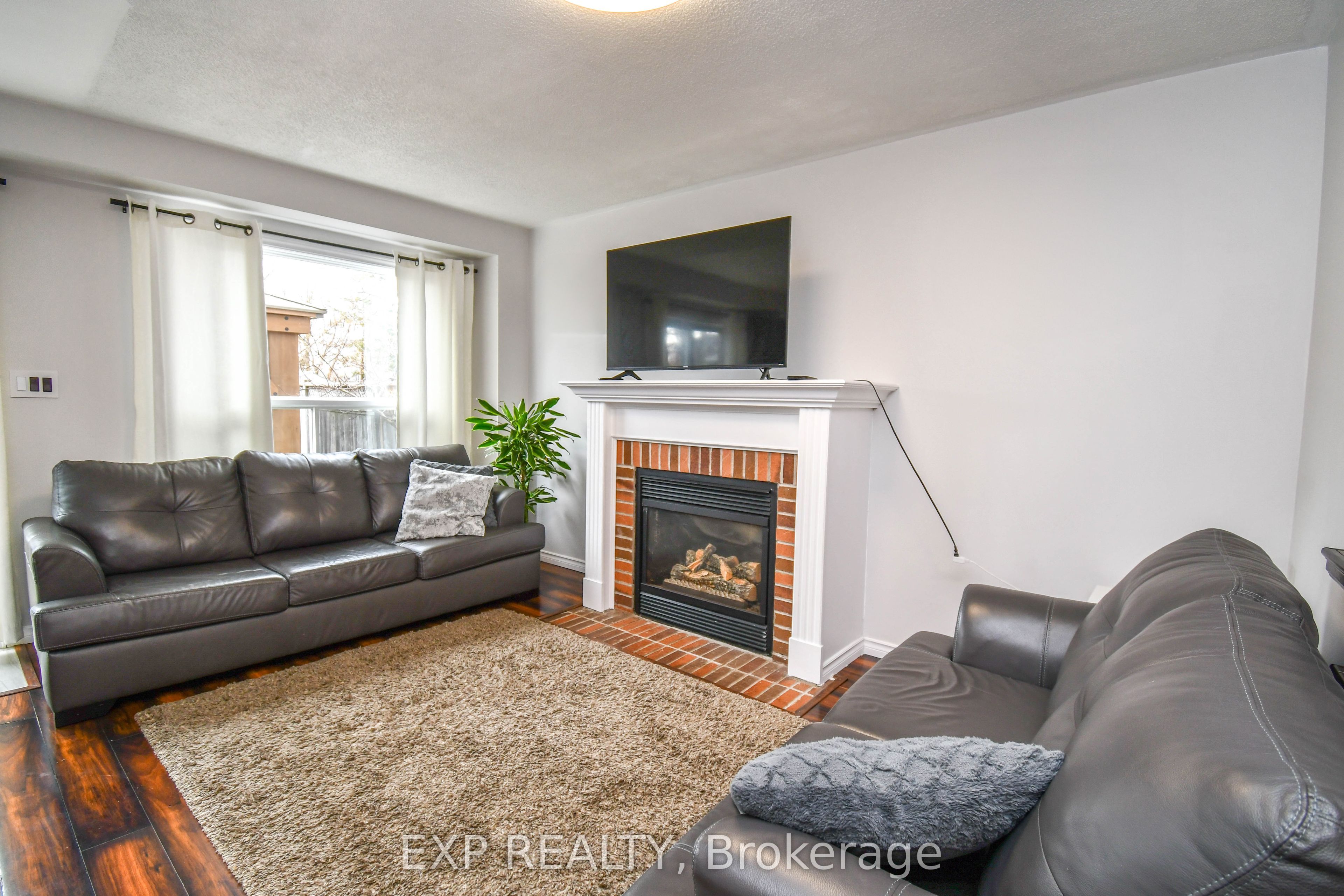 30 Aikens Crescent, Barrie, ON L4N 8M6