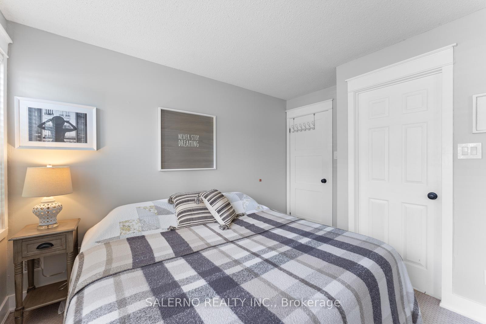 3 Bedrooms Condo at 1701 Lampman, Burlington For sale