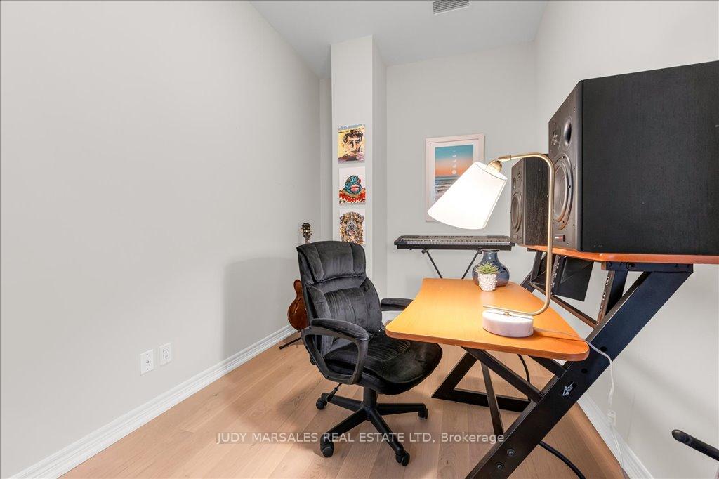 2 Bedrooms Condo at 50 Murray,  Hamilton For sale