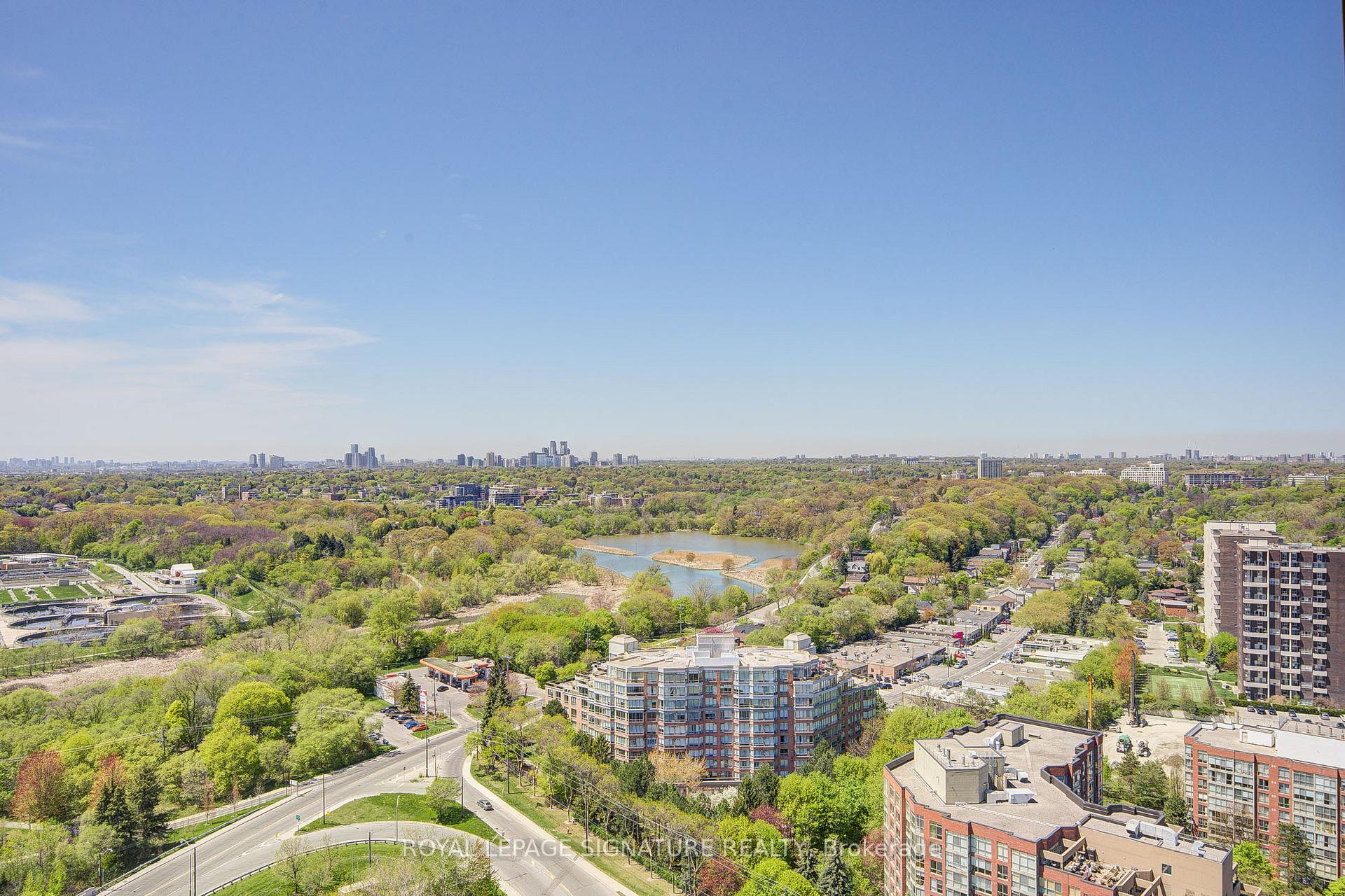 2 Bedrooms Condo at 105 The Queensway, Toronto For sale