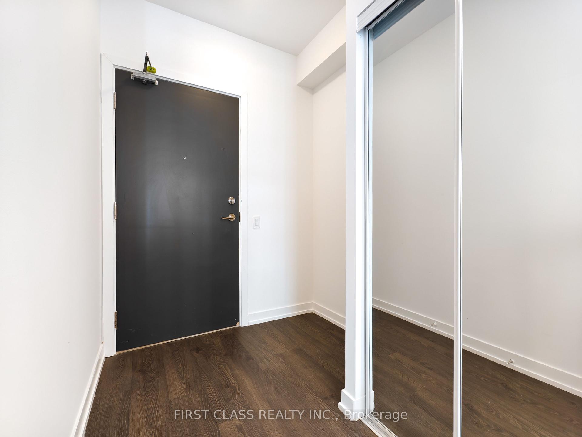 2 Bedrooms Condo at 8 Olympic Garden, Toronto For sale