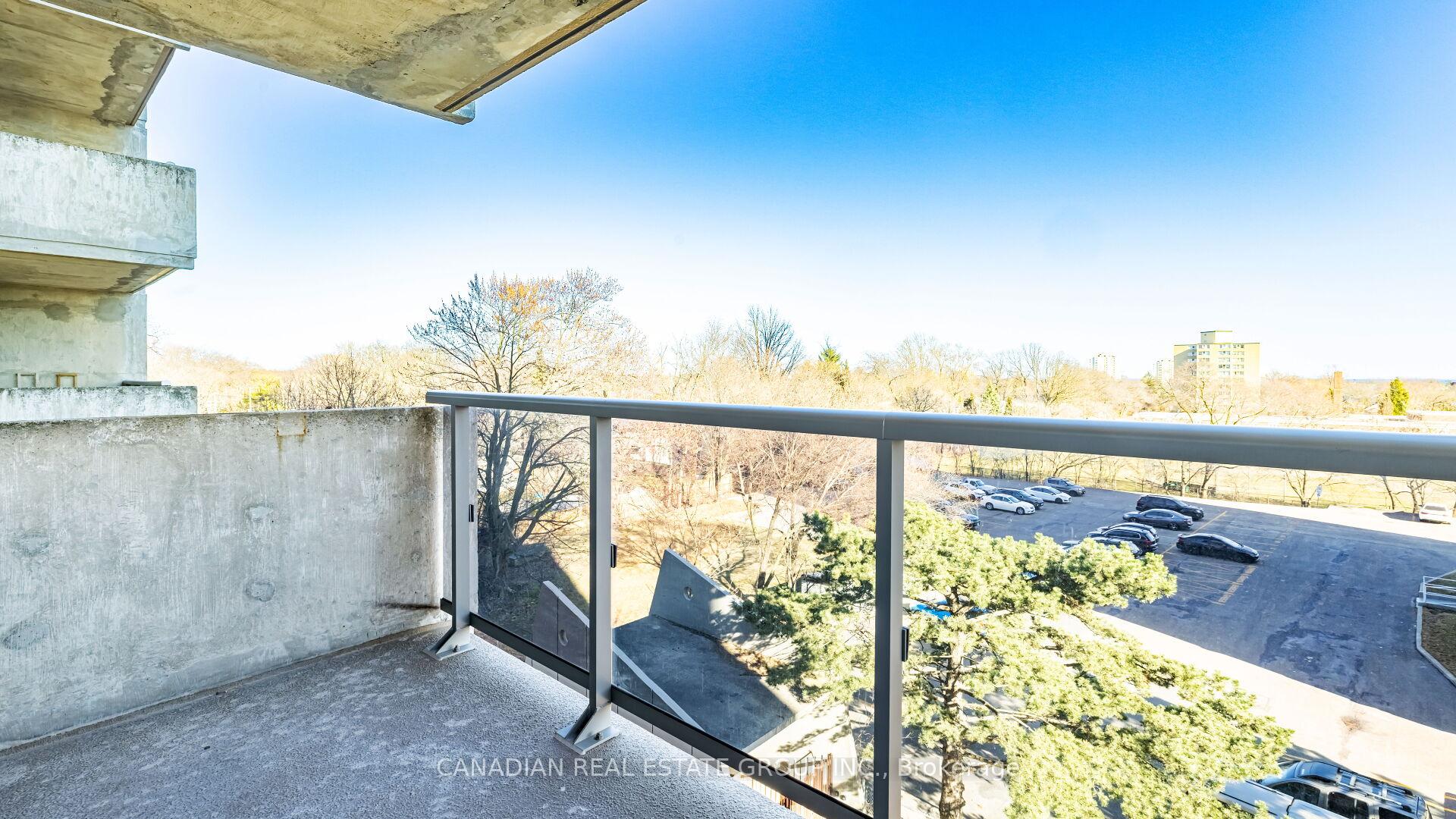 3 Bedrooms Condo at 20 Speers, Oakville For sale