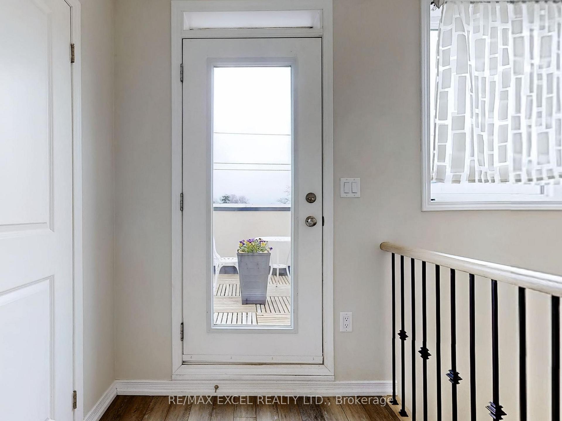 2 Bedrooms Condo at 24 Fieldway,  Toronto For sale
