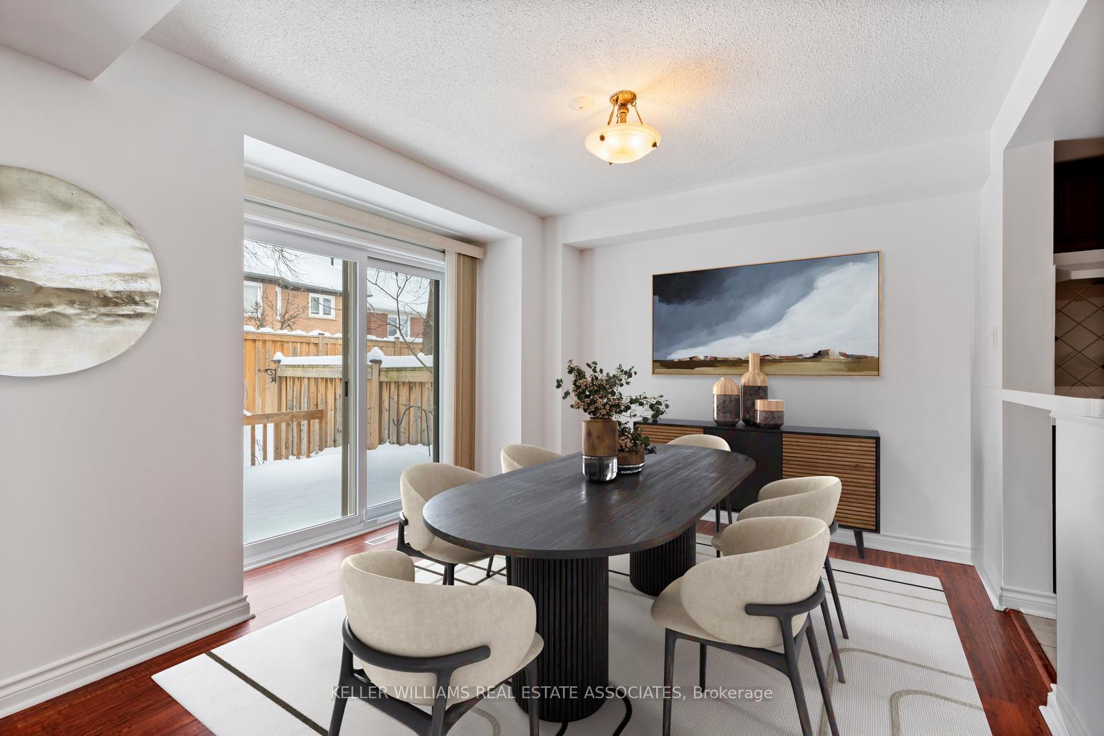 3 Bedrooms Condo at 5480 Glen Erin, Mississauga For sale