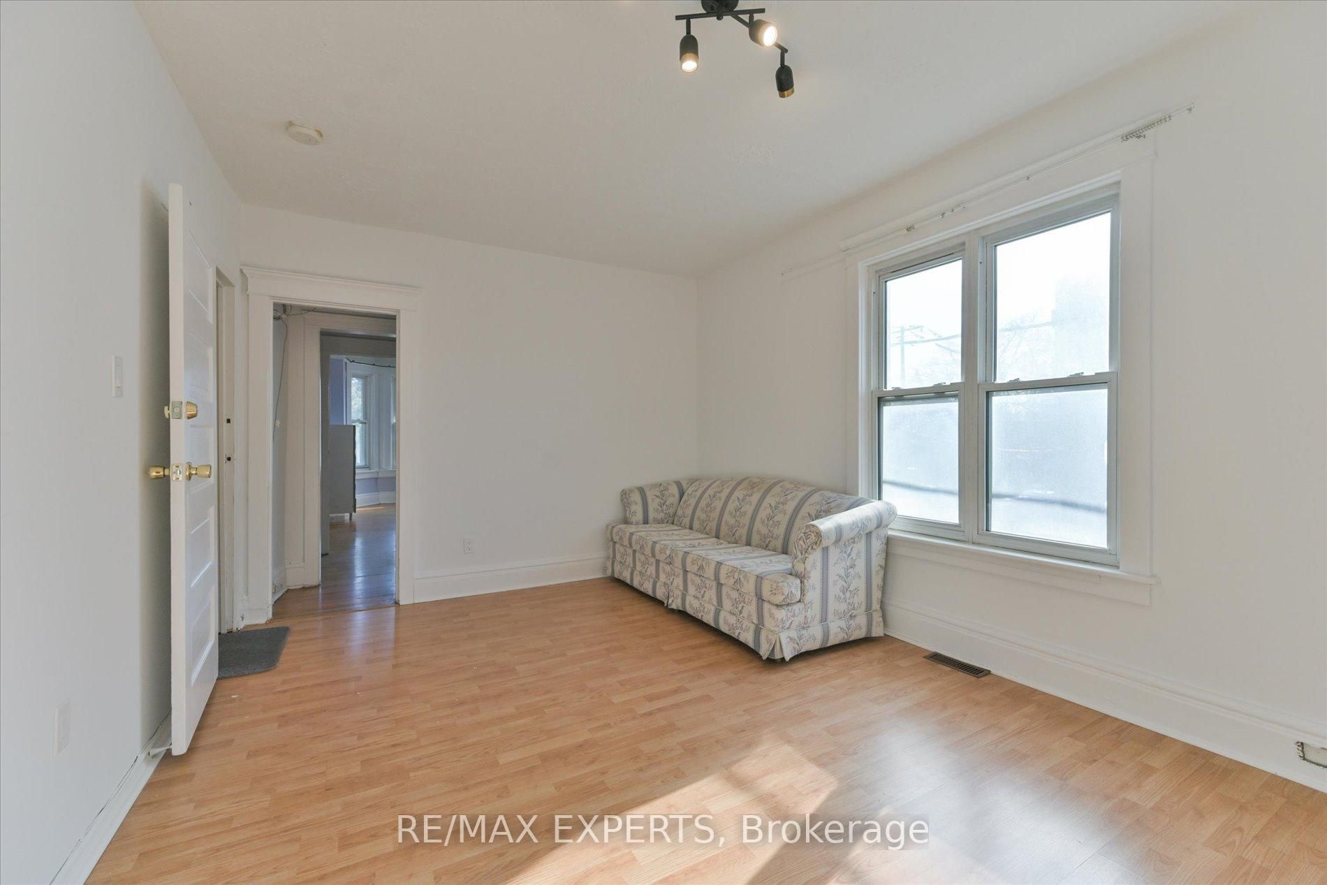 18 Barton Avenue