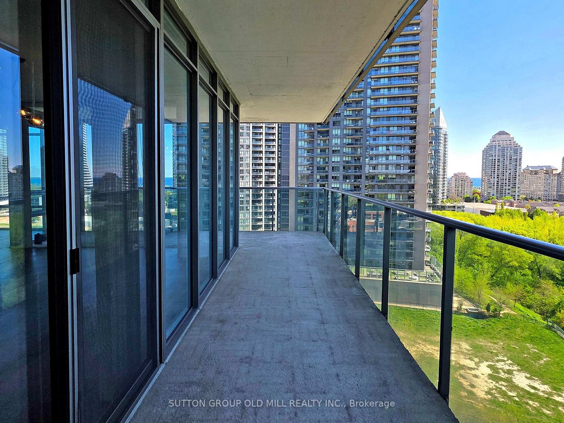 3 Bedrooms Condo at 90 Park Lawn, Toronto For sale