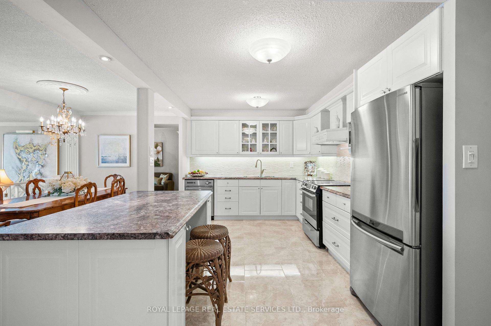 2 Bedrooms Condo at 2185 Marine, Oakville For sale