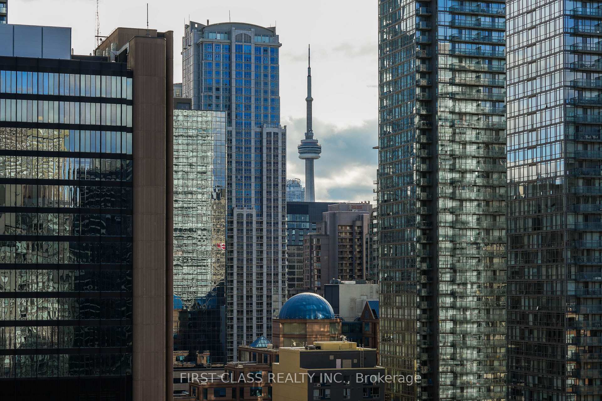 2 Bedrooms Condo at 11 Wellesley,  Toronto For sale