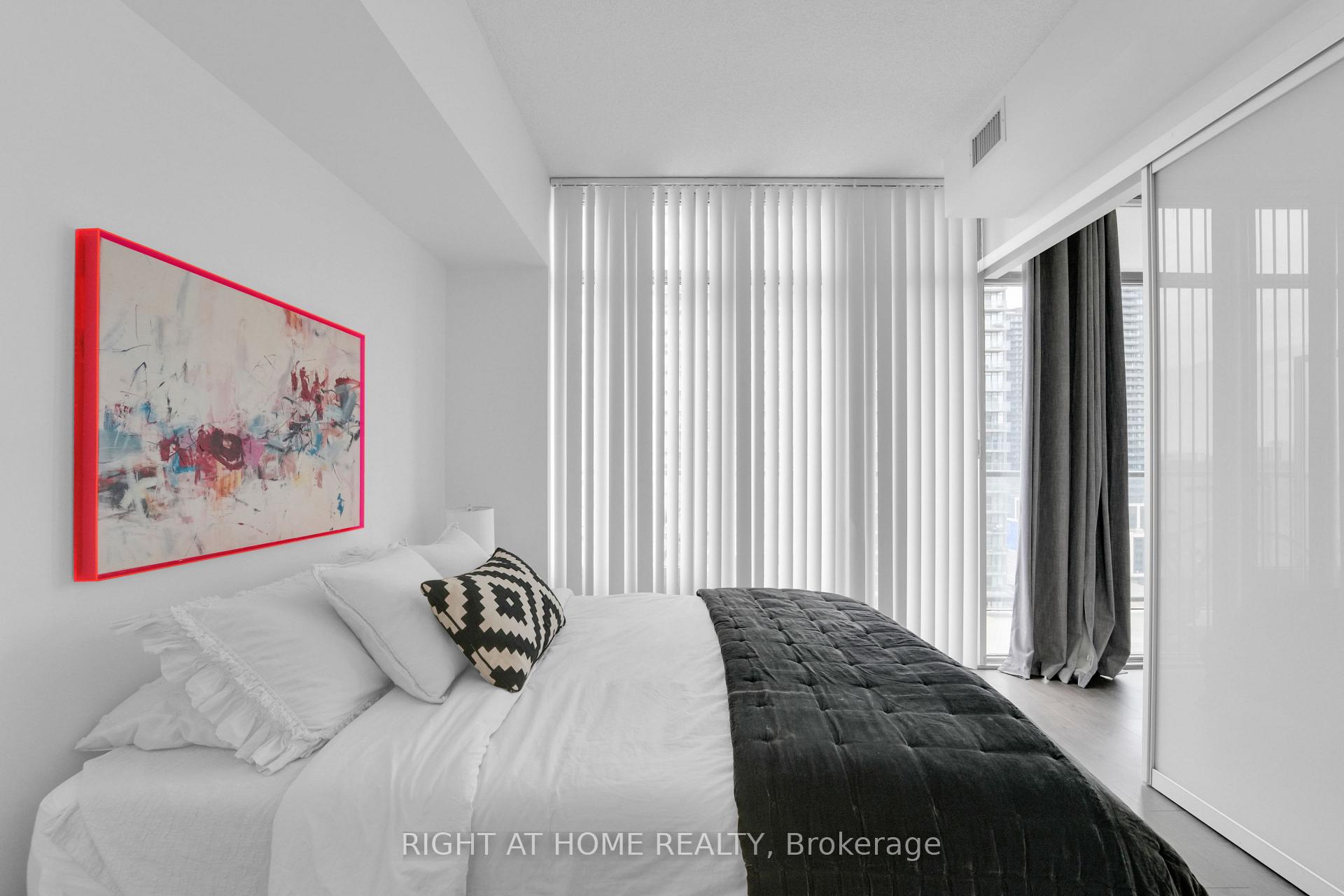 2 Bedrooms Condo at 105 THE QUEENSWAY, Toronto For sale