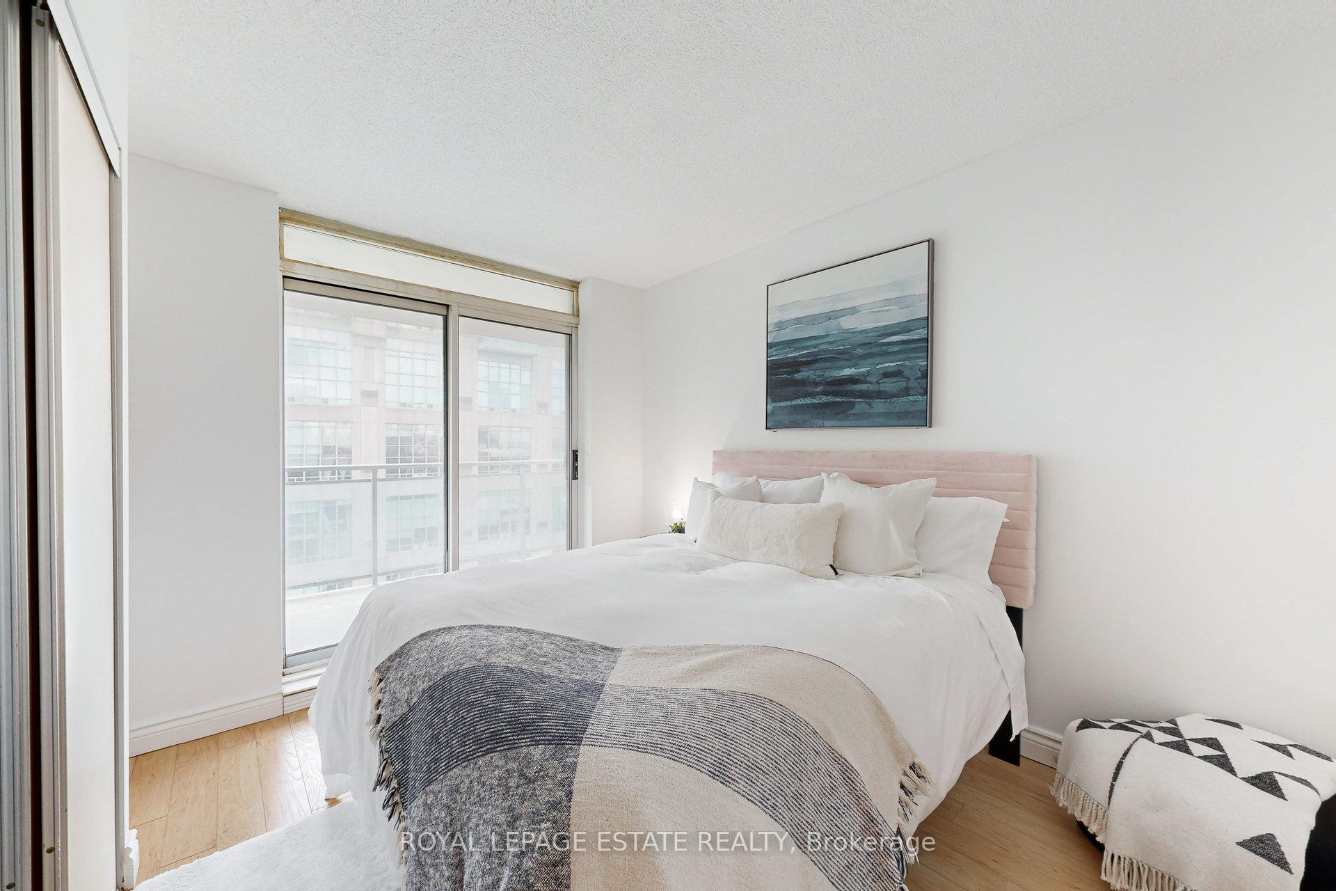 2 Bedrooms Condo at 185 Legion,  Toronto For sale