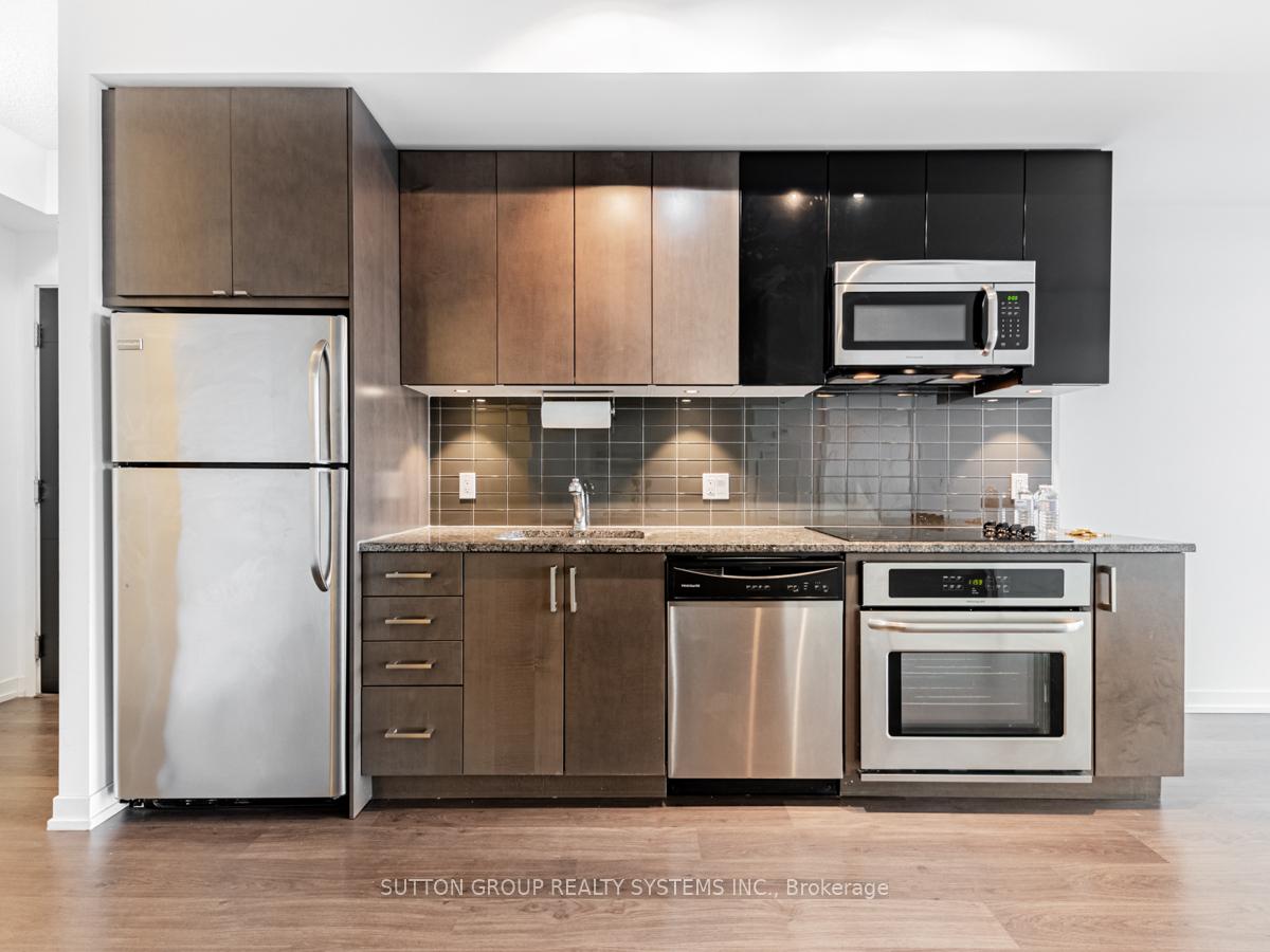 2 Bedrooms Condo at 98 Lillian, Toronto For sale