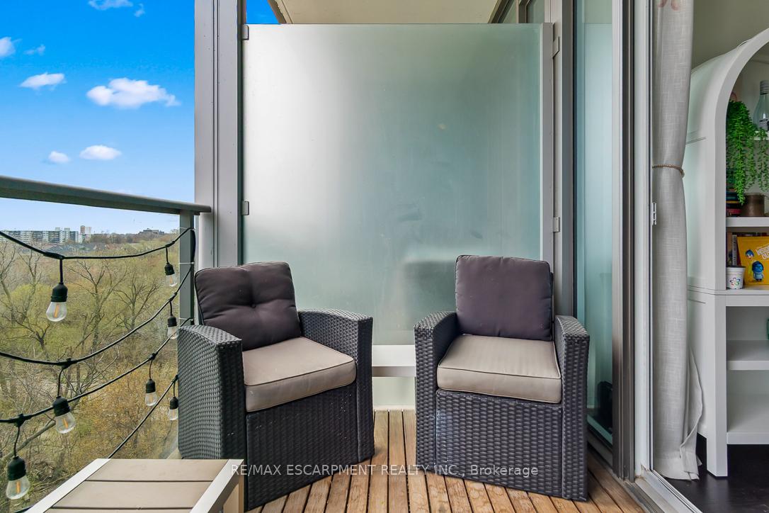2 Bedrooms Condo at 88 Park Lawn,  Toronto For sale
