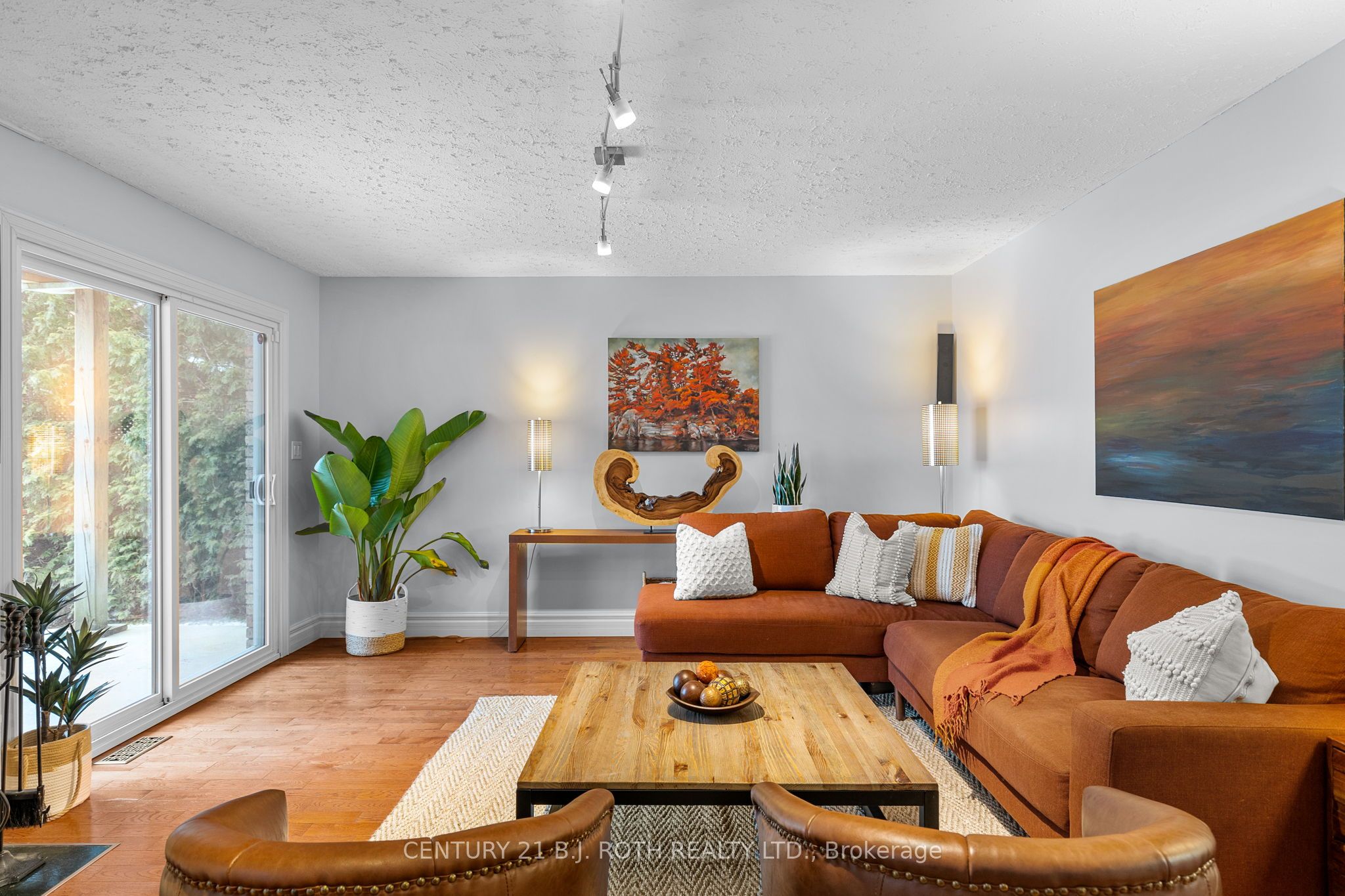 2679 Lakeshore Road E