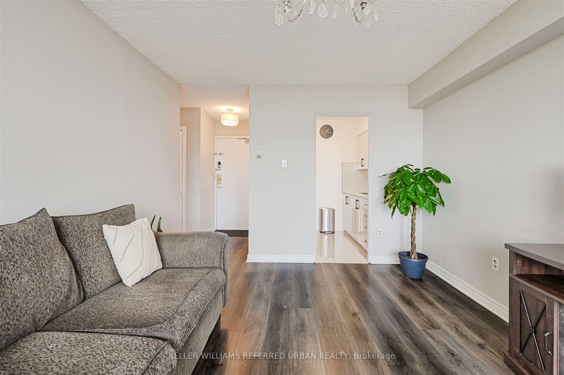 2 Bedrooms Condo at 940 Caledonia, Toronto For sale