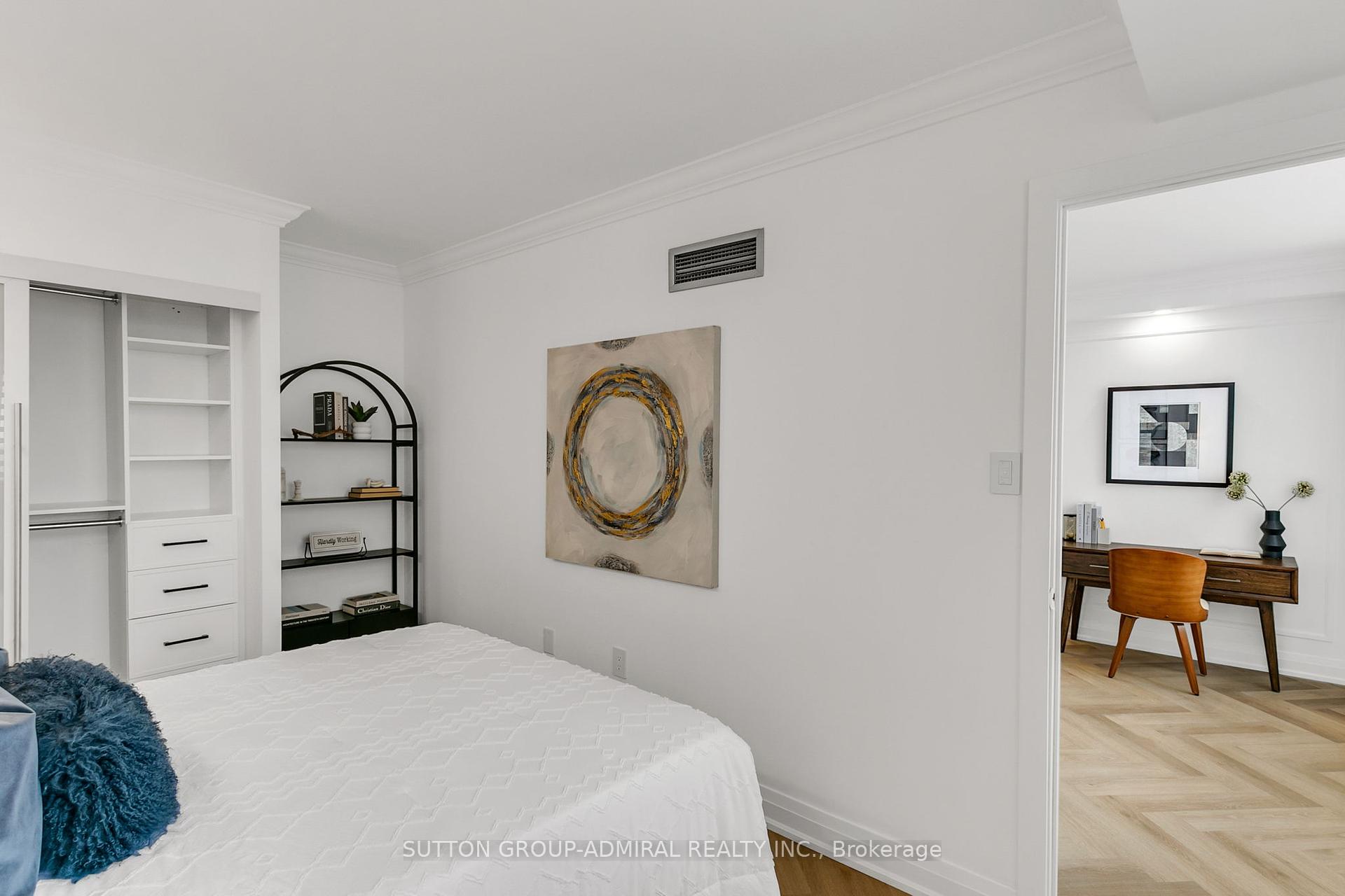2 Bedrooms Condo at 7601 Bathurst, Vaughan For sale