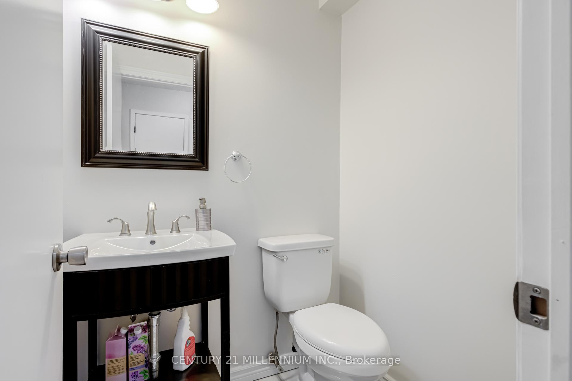 3 Bedrooms Condo at 6797 Formentera, Mississauga For sale