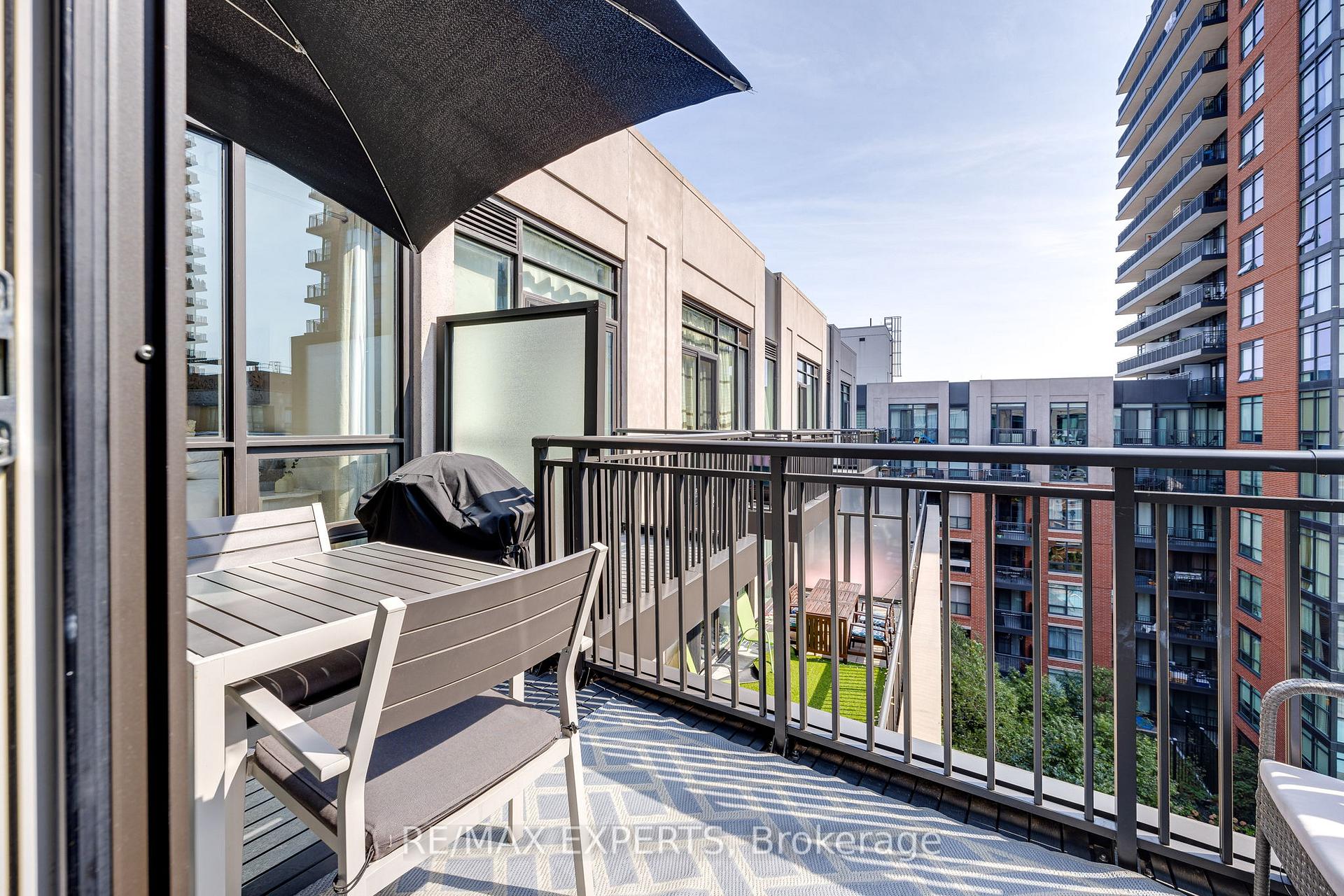 3 Bedrooms Condo at 36 Via Bagnato, Toronto For sale