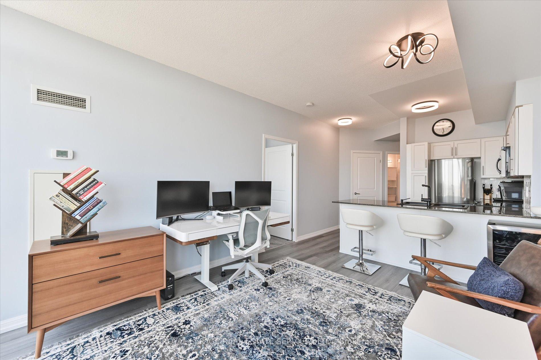 1 Bedroom Condo at 15 Windermere,  Toronto For sale