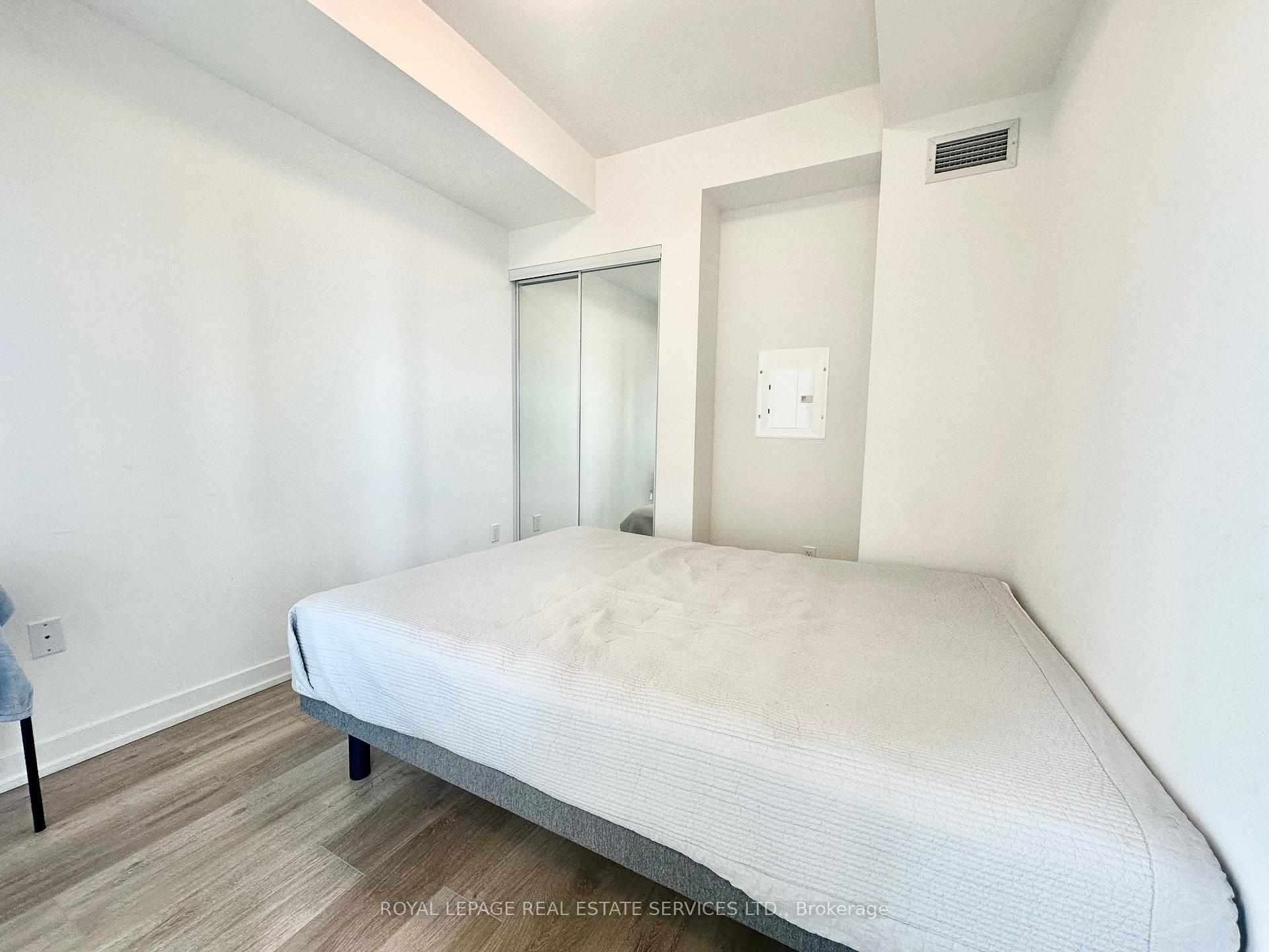 2 Bedrooms Condo at 1 Yorkville, Toronto For sale