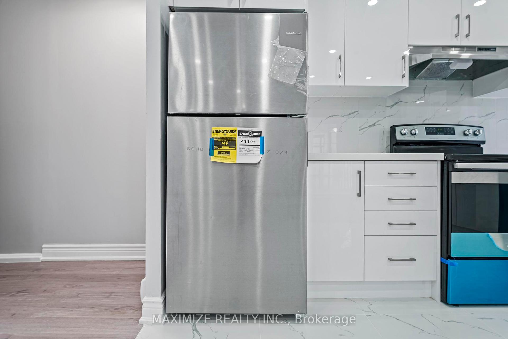 3 Bedrooms Condo at 1055 Dundas,  Mississauga For sale