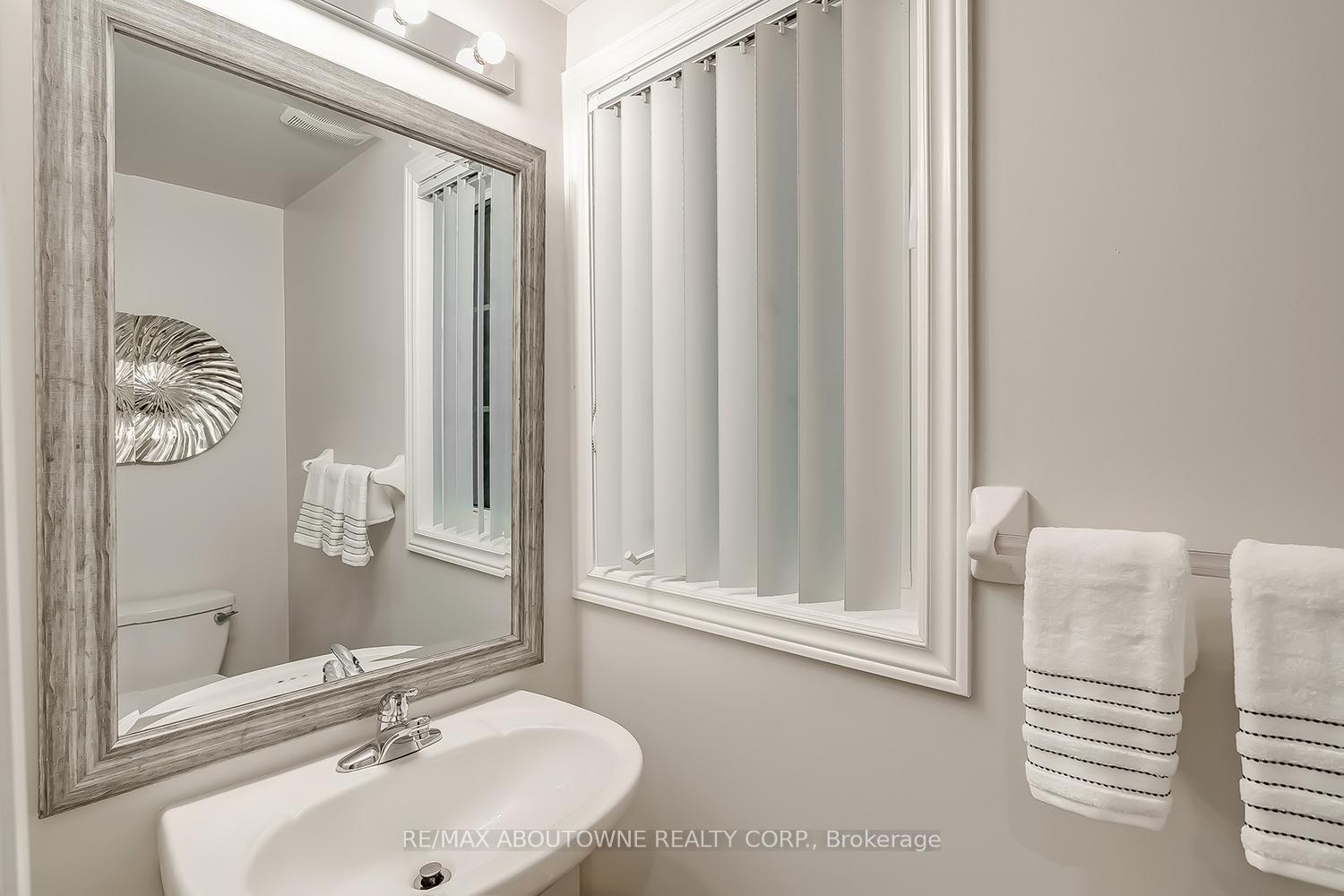 3 Bedrooms Condo at 233 Duskywing, Oakville For sale