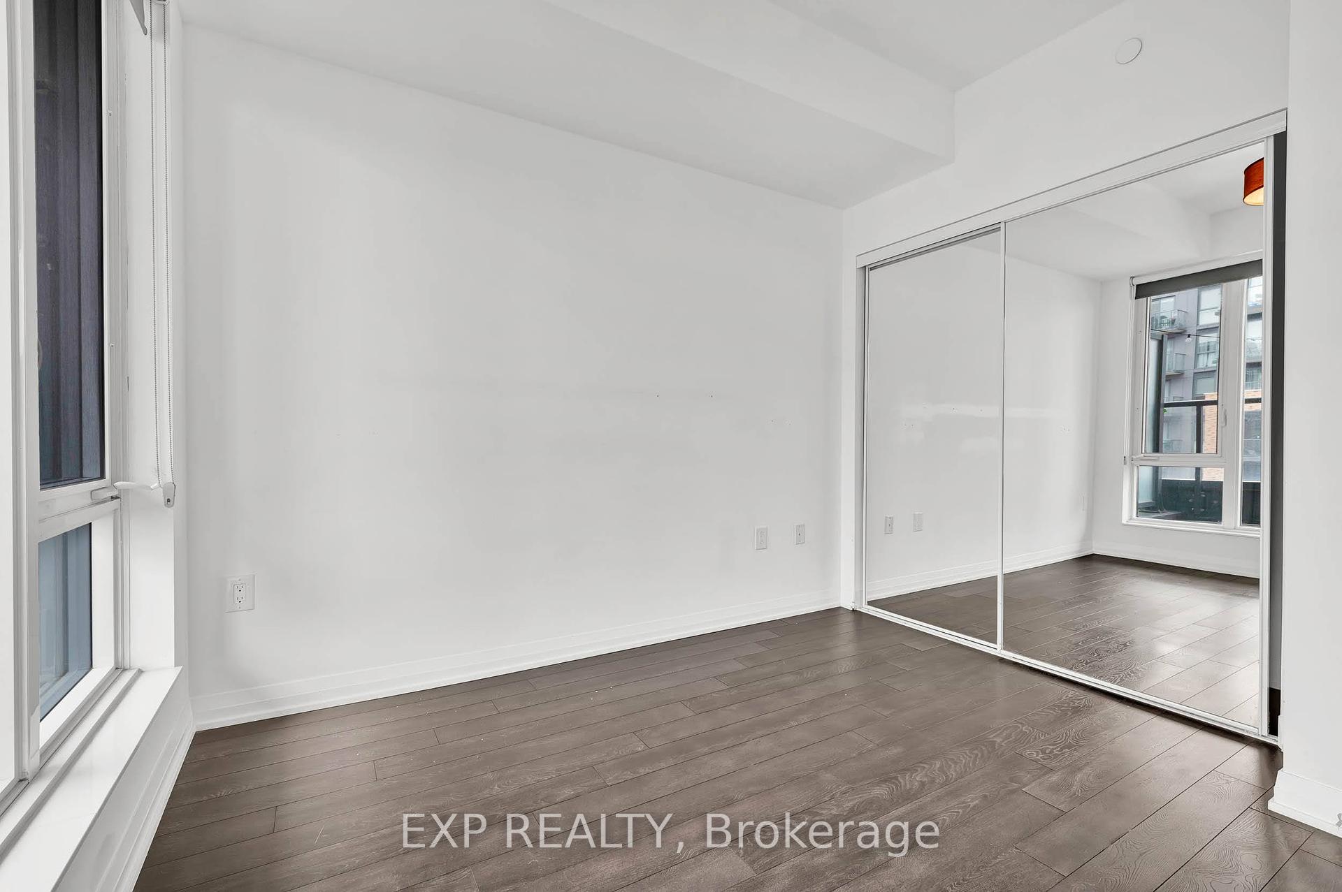 1 Bedroom Condo at 99 Eagle Rock, Vaughan For sale