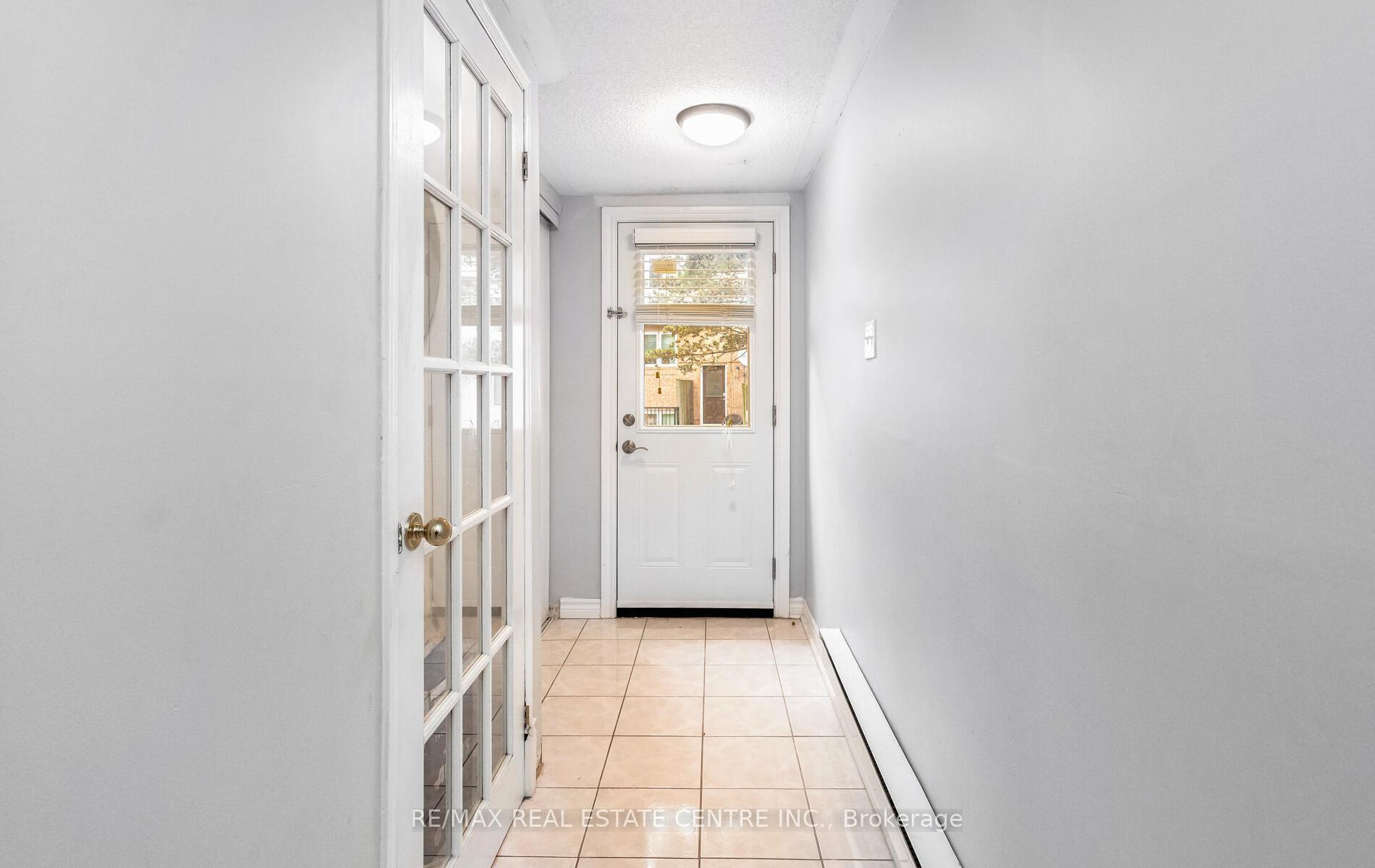 3 Bedrooms Condo at 45 Bristol,  Mississauga For sale