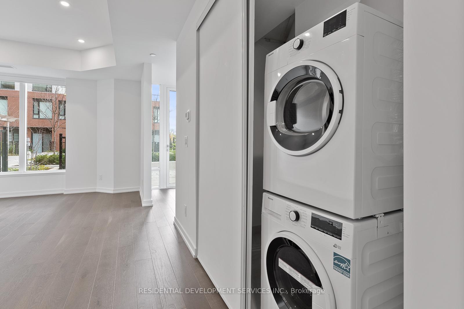 4 Bedrooms Condo at 15 Maryport, Toronto For sale