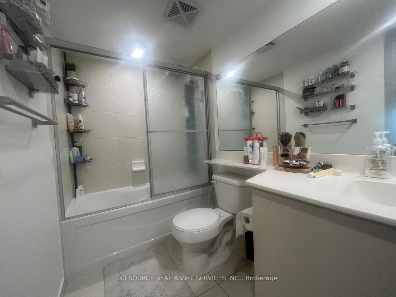 2 Bedrooms Condo at 20 North Park, Vaughan For sale