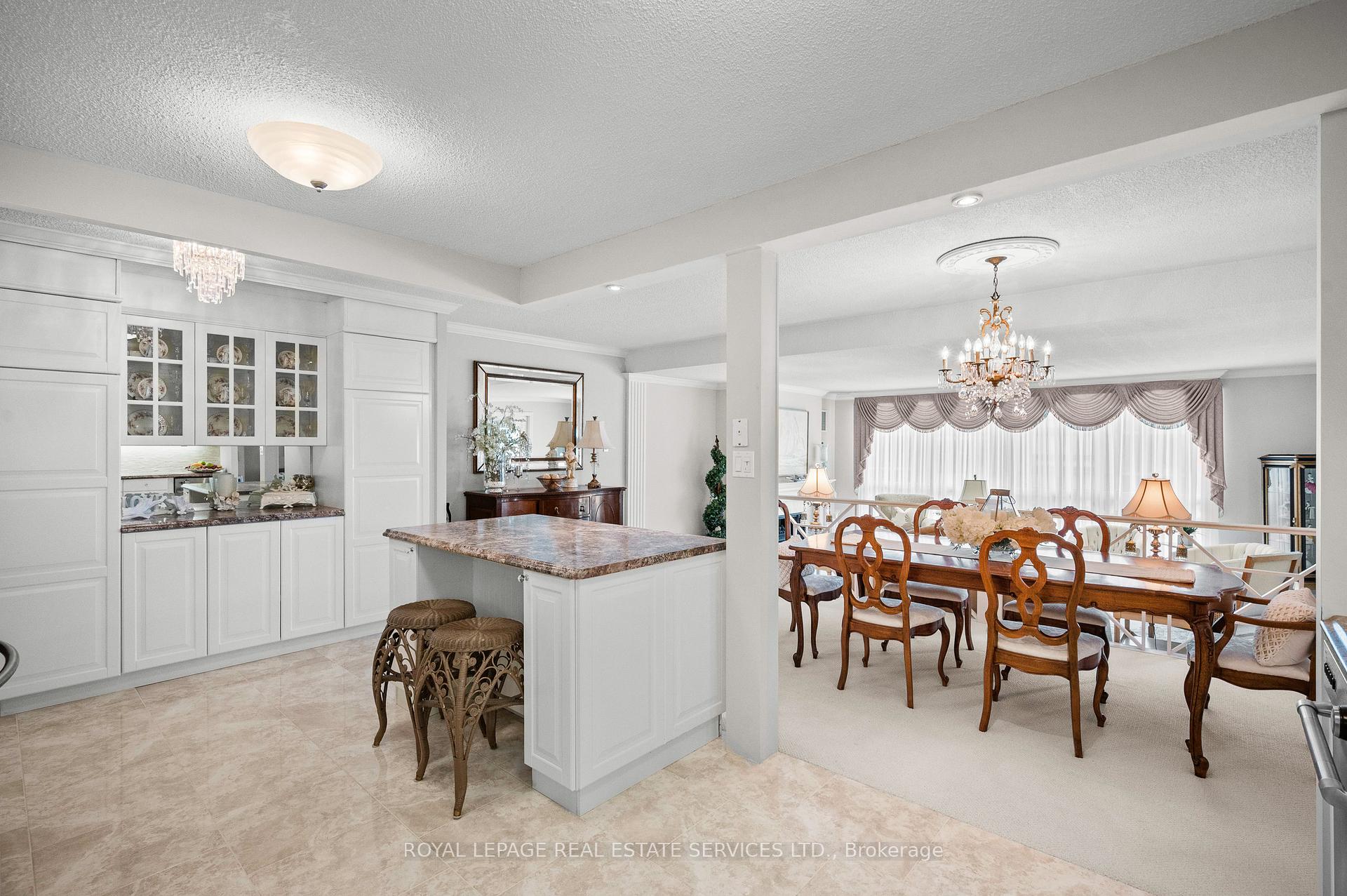 2 Bedrooms Condo at 2185 Marine, Oakville For sale