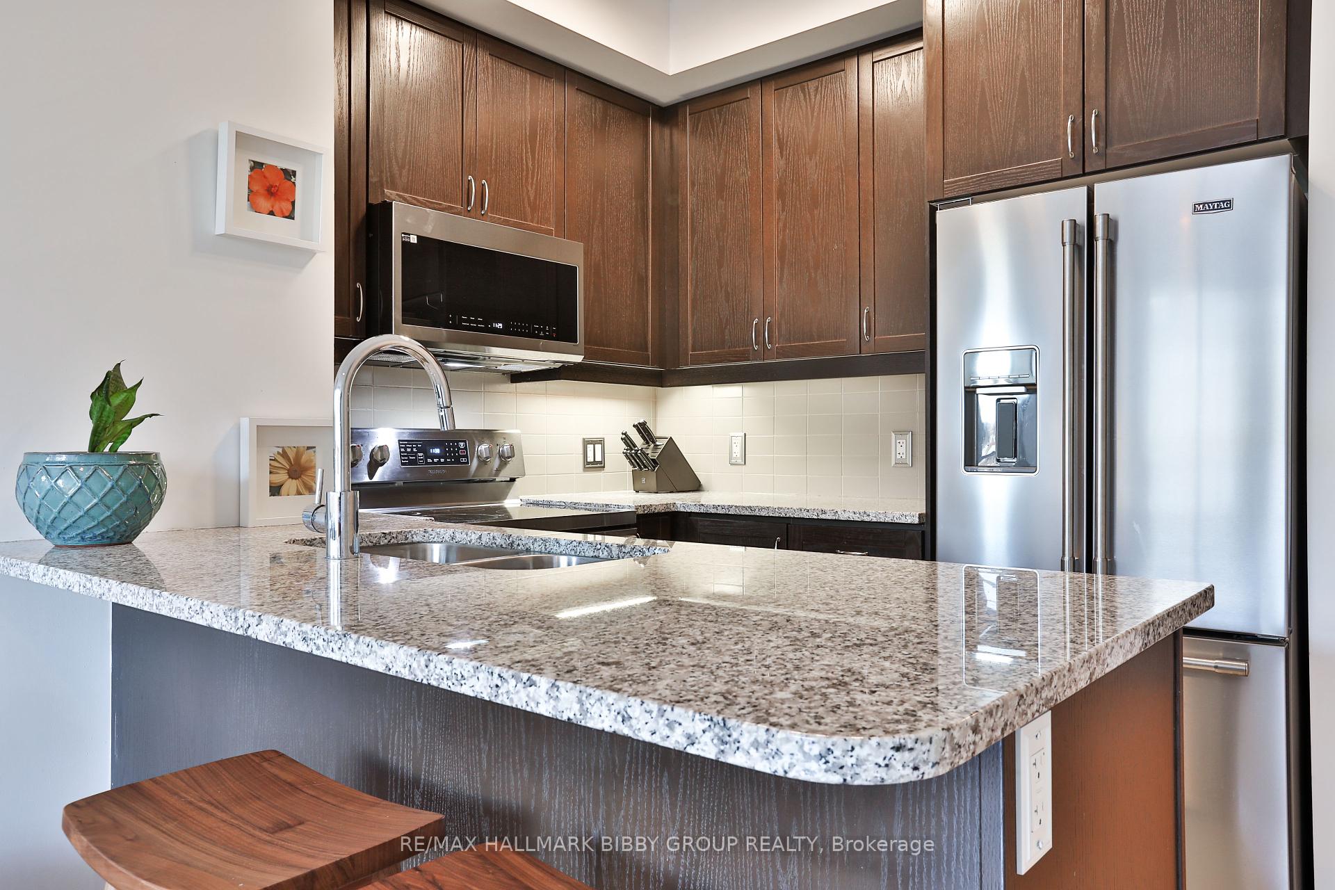 1 Bedroom Condo at 1135 Royal York, Toronto For sale