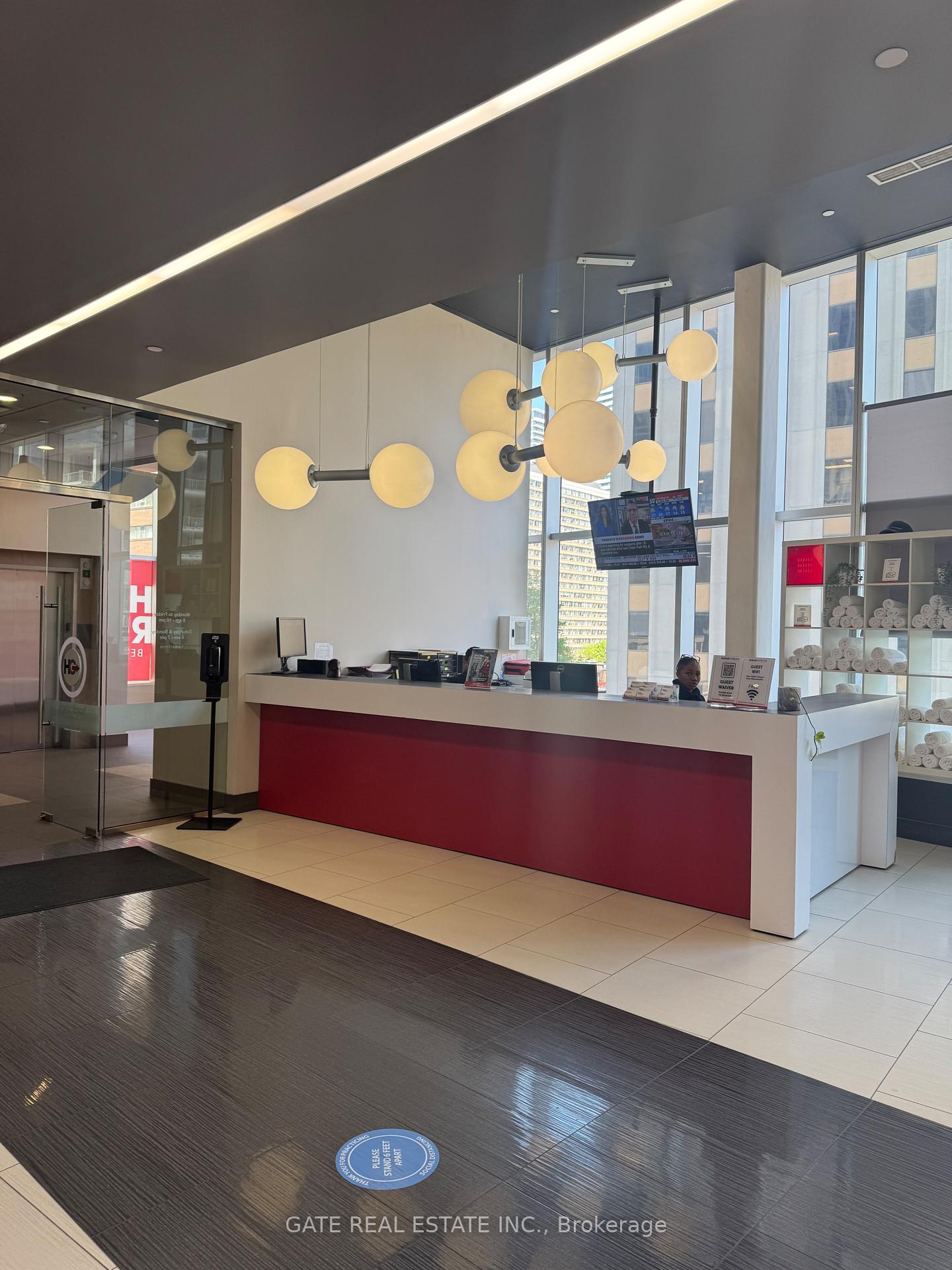 3 Bedrooms Condo at 388 Yonge, Toronto For sale