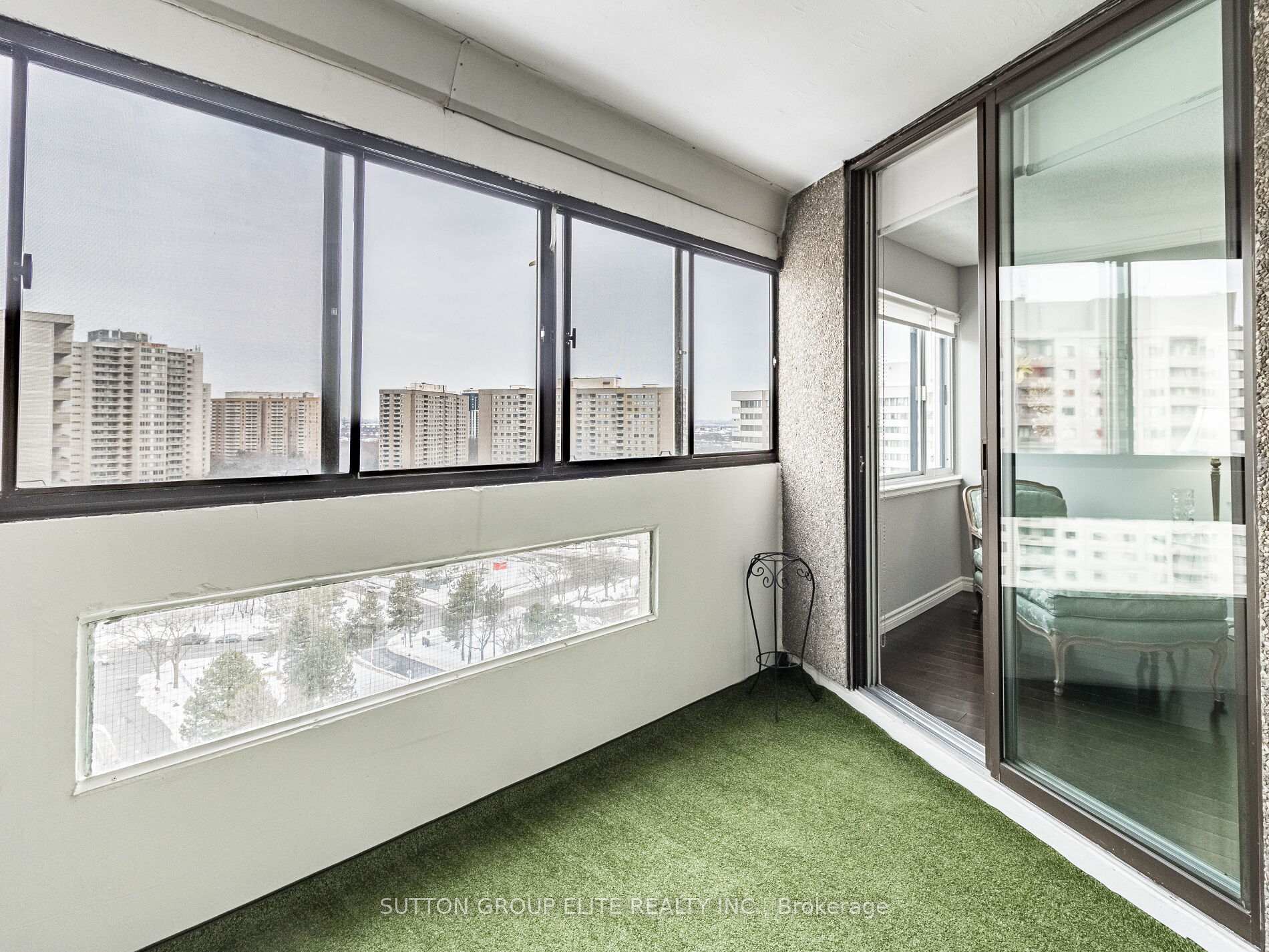 2 Bedrooms Condo at 50 Elm, Mississauga For sale