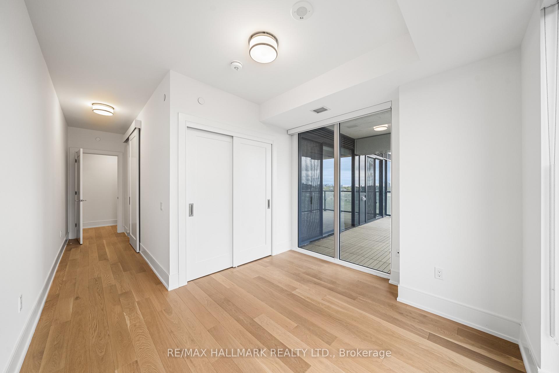 3 Bedrooms Condo at 10 Inn On The Park, Toronto For sale