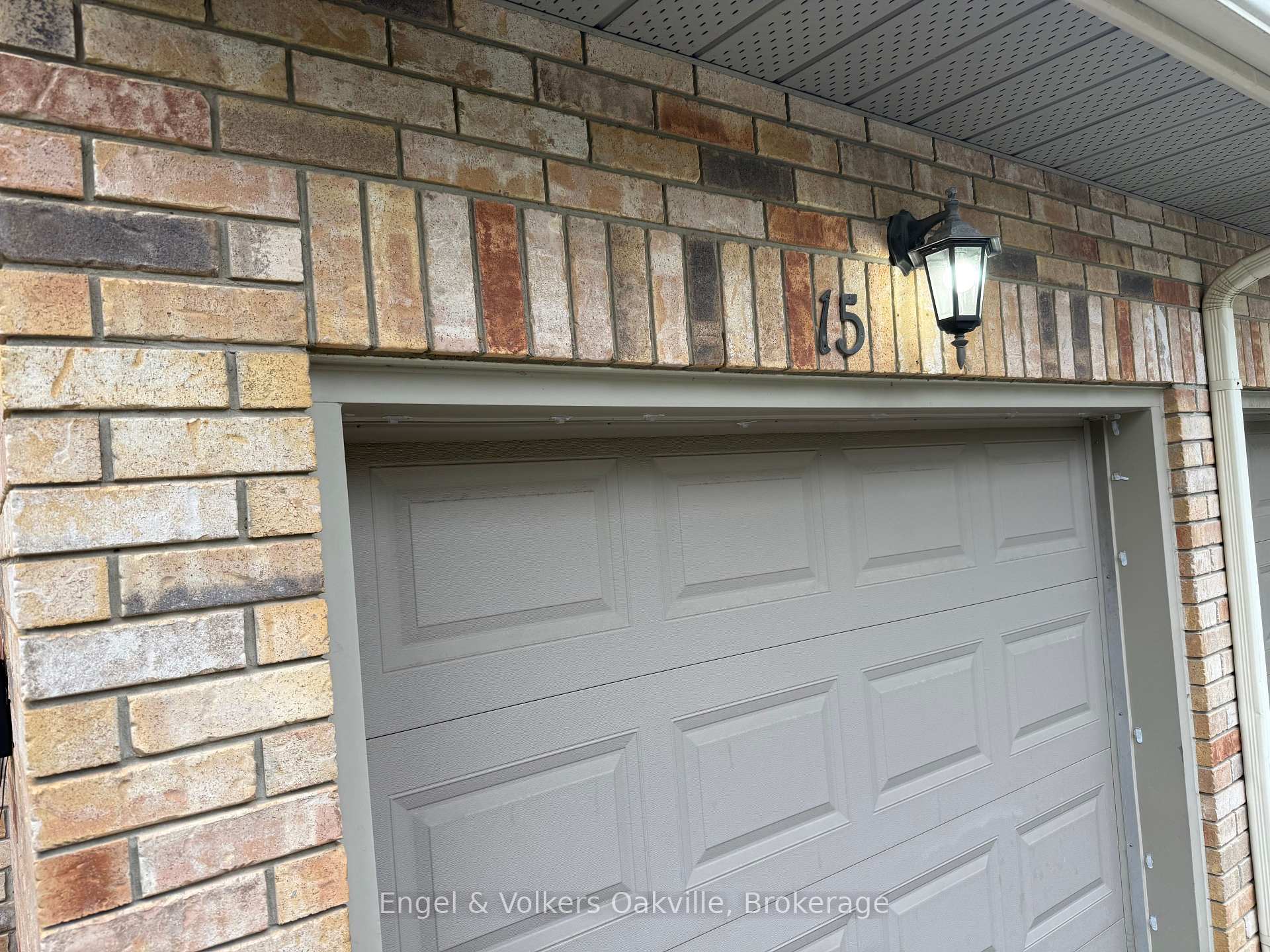 3 Bedrooms Condo at 2015 Cleaver, Burlington For sale