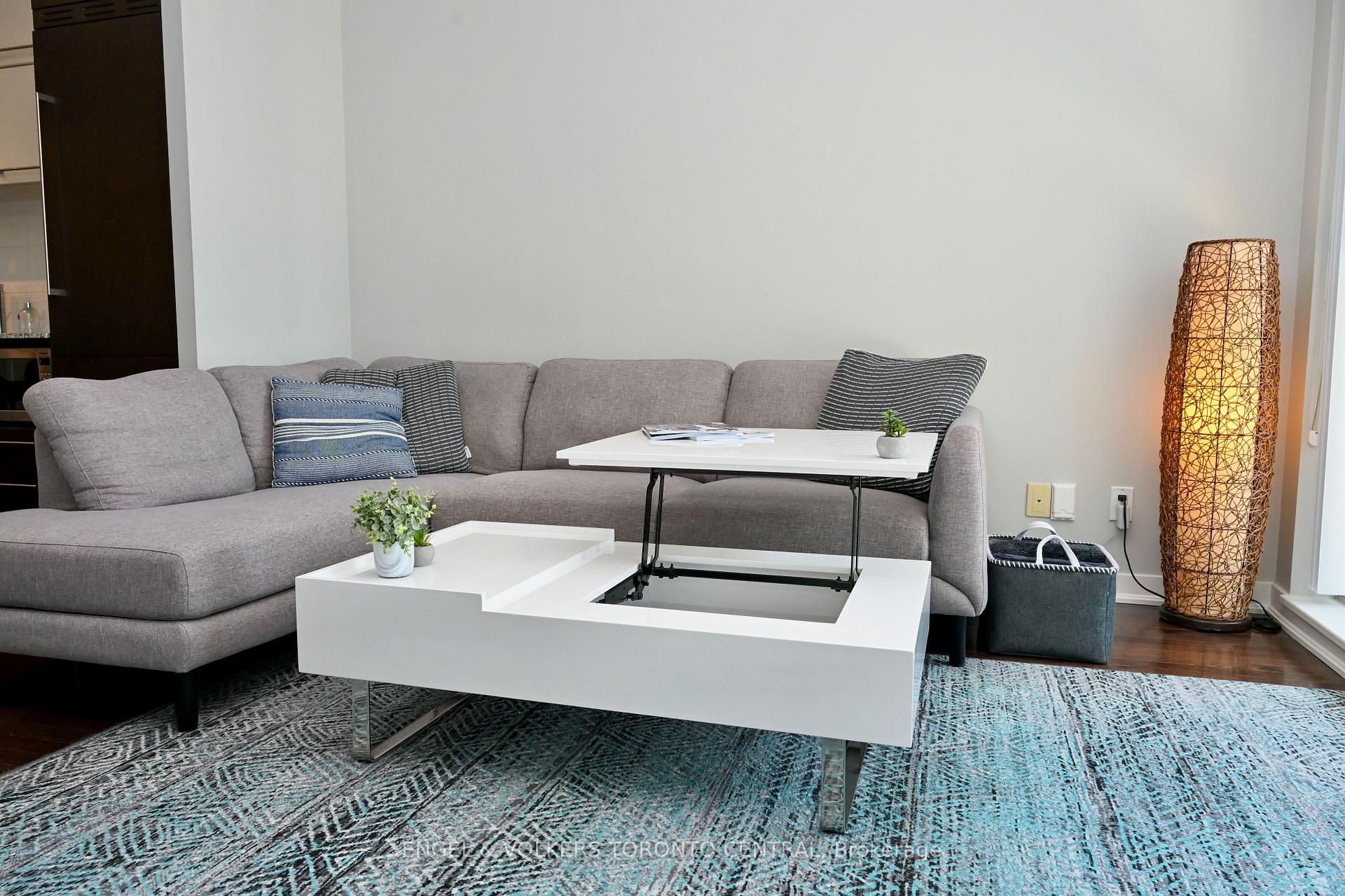 2 Bedrooms Condo at 770 Bay, Toronto For sale