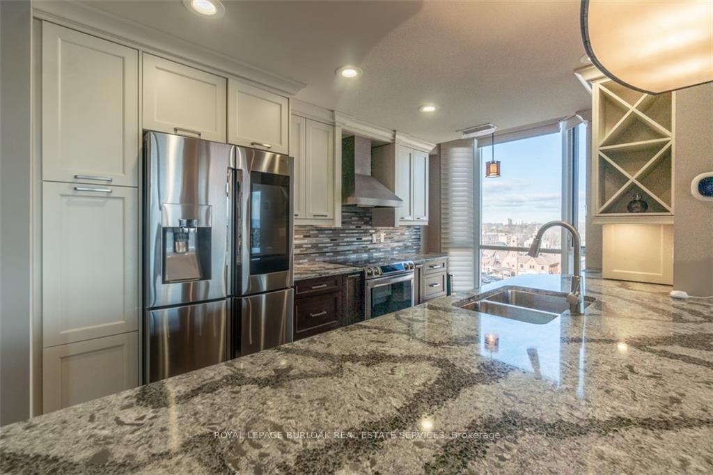 2 Bedrooms Condo at 1477 Lakeshore,  Burlington For sale