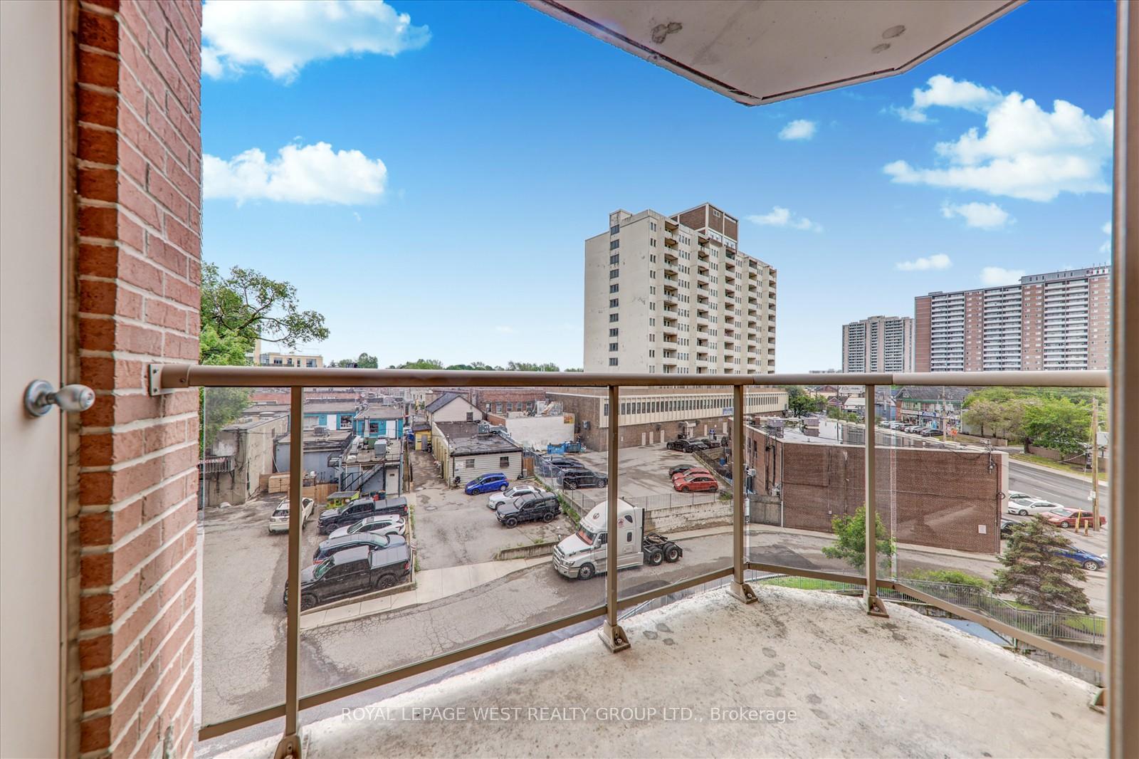 1 Bedroom Condo at 2088 Lawrence, Toronto For sale
