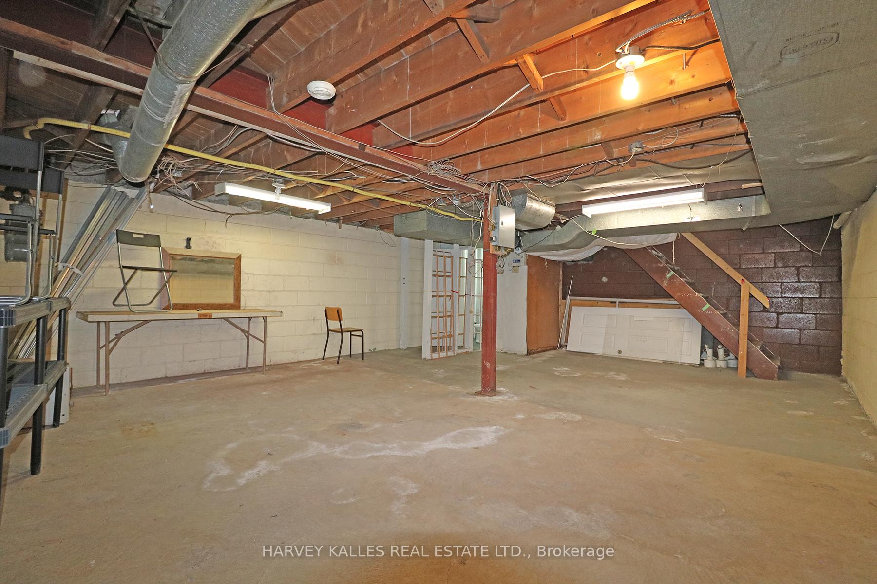 3811 Lake Shore Boulevard W