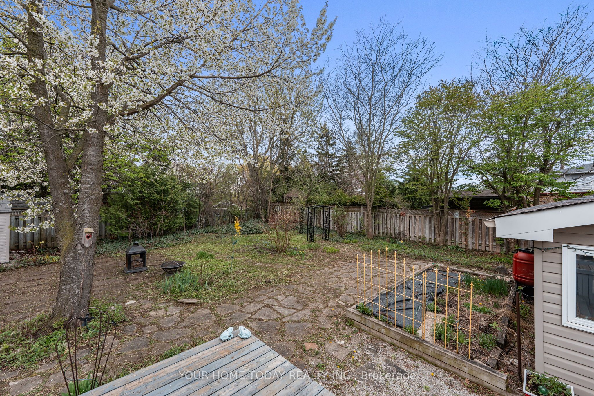 47 Irwin Crescent