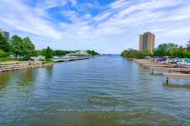 3 Bedrooms Condo at 49 Queen, Mississauga For sale