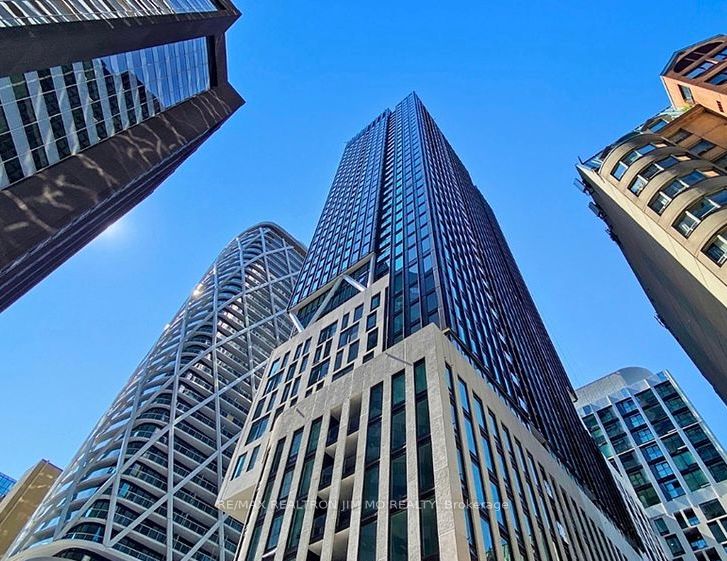 238 Simcoe