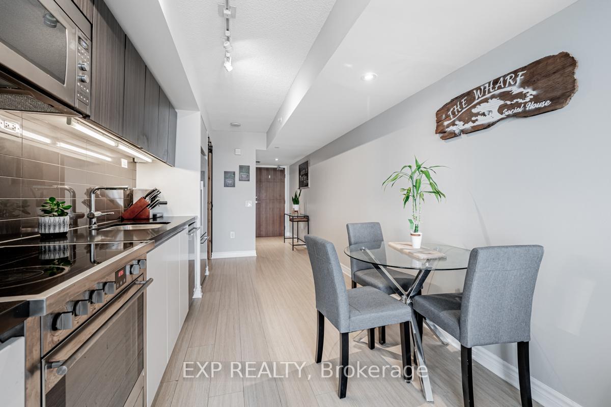 2 Bedrooms Condo at 85 Queens Wharf, Toronto For sale