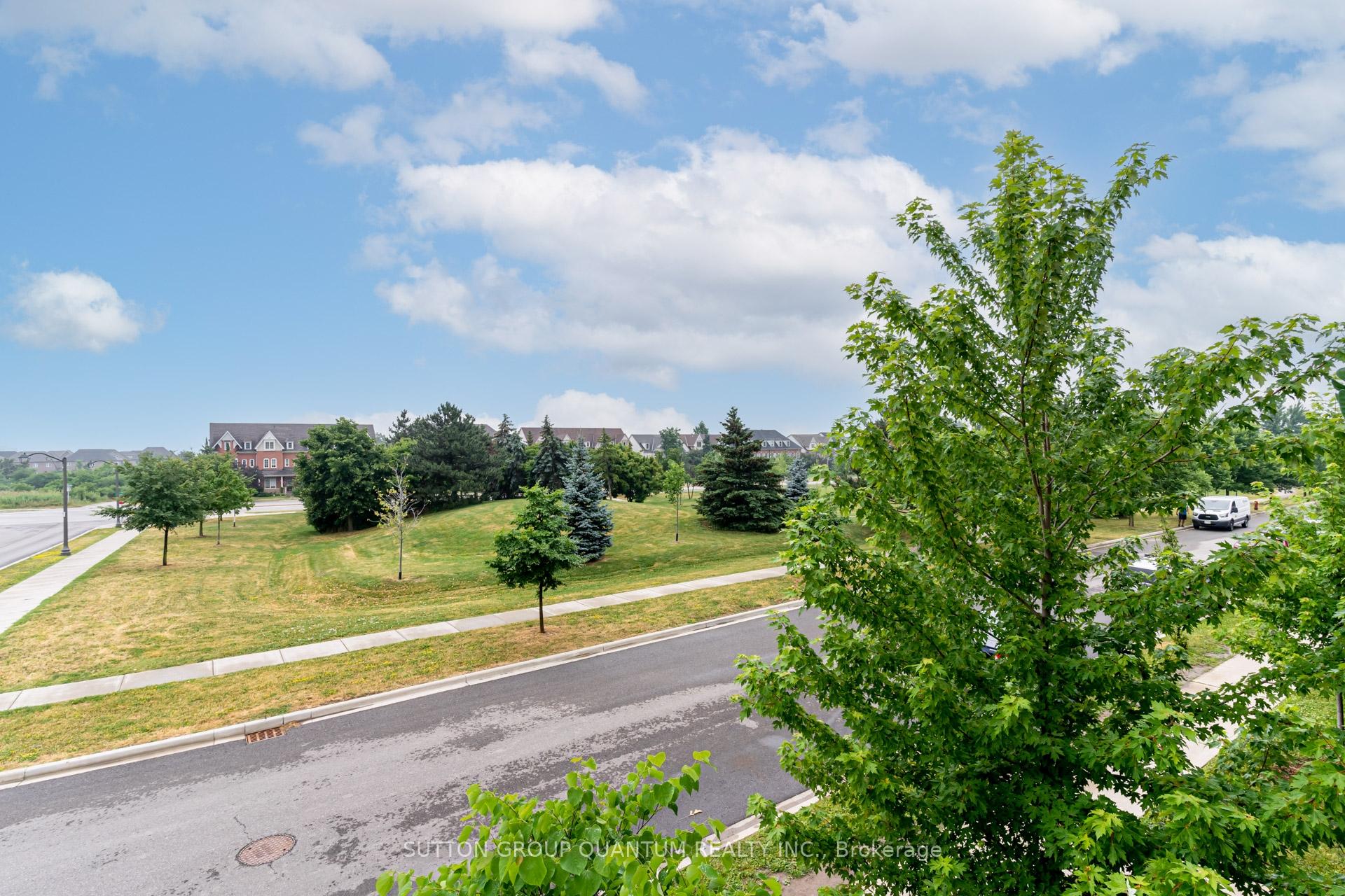 2 Bedrooms Condo at 275 Roxton, Oakville For sale