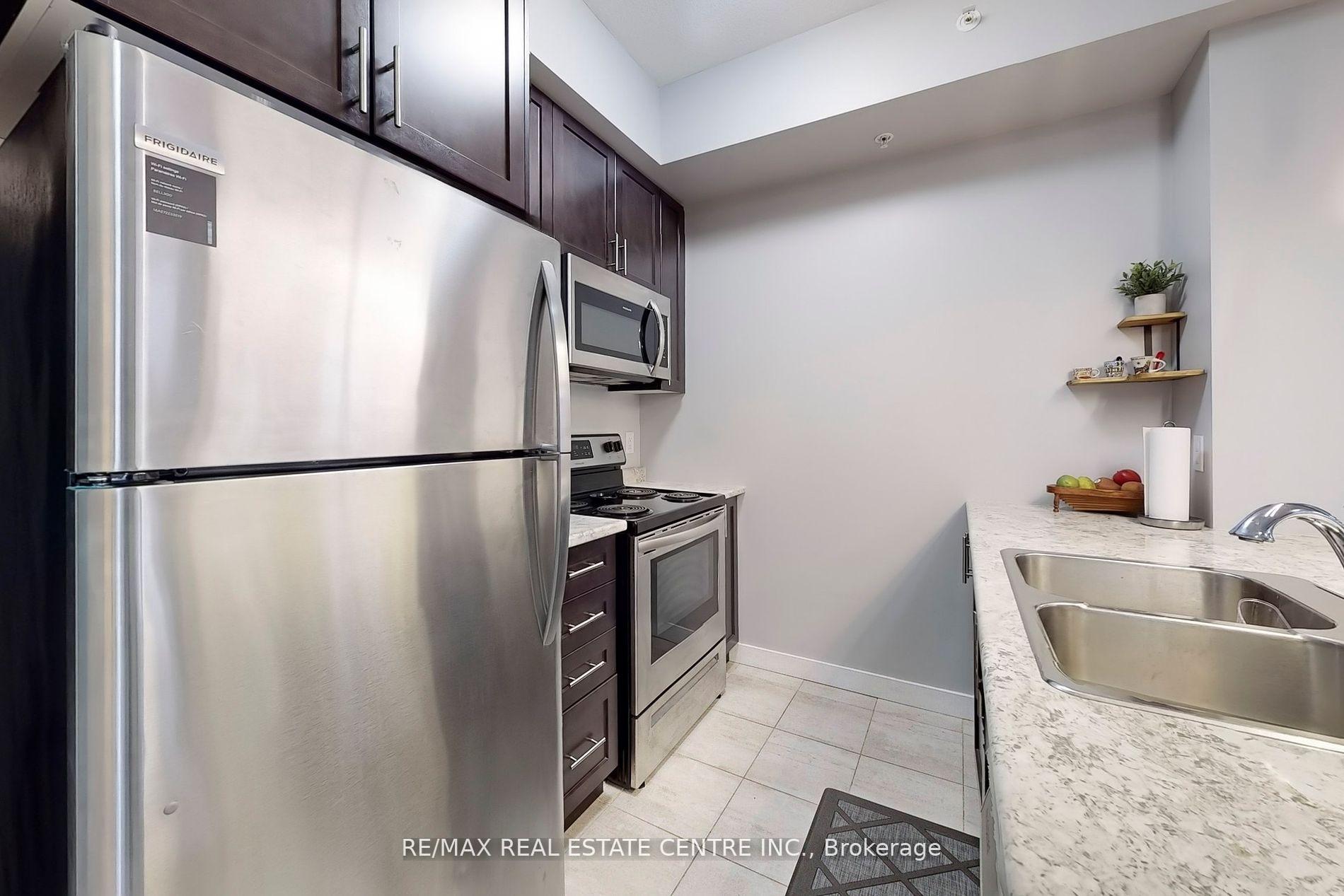 2 Bedrooms Condo at 81 Robinson,  Hamilton For sale