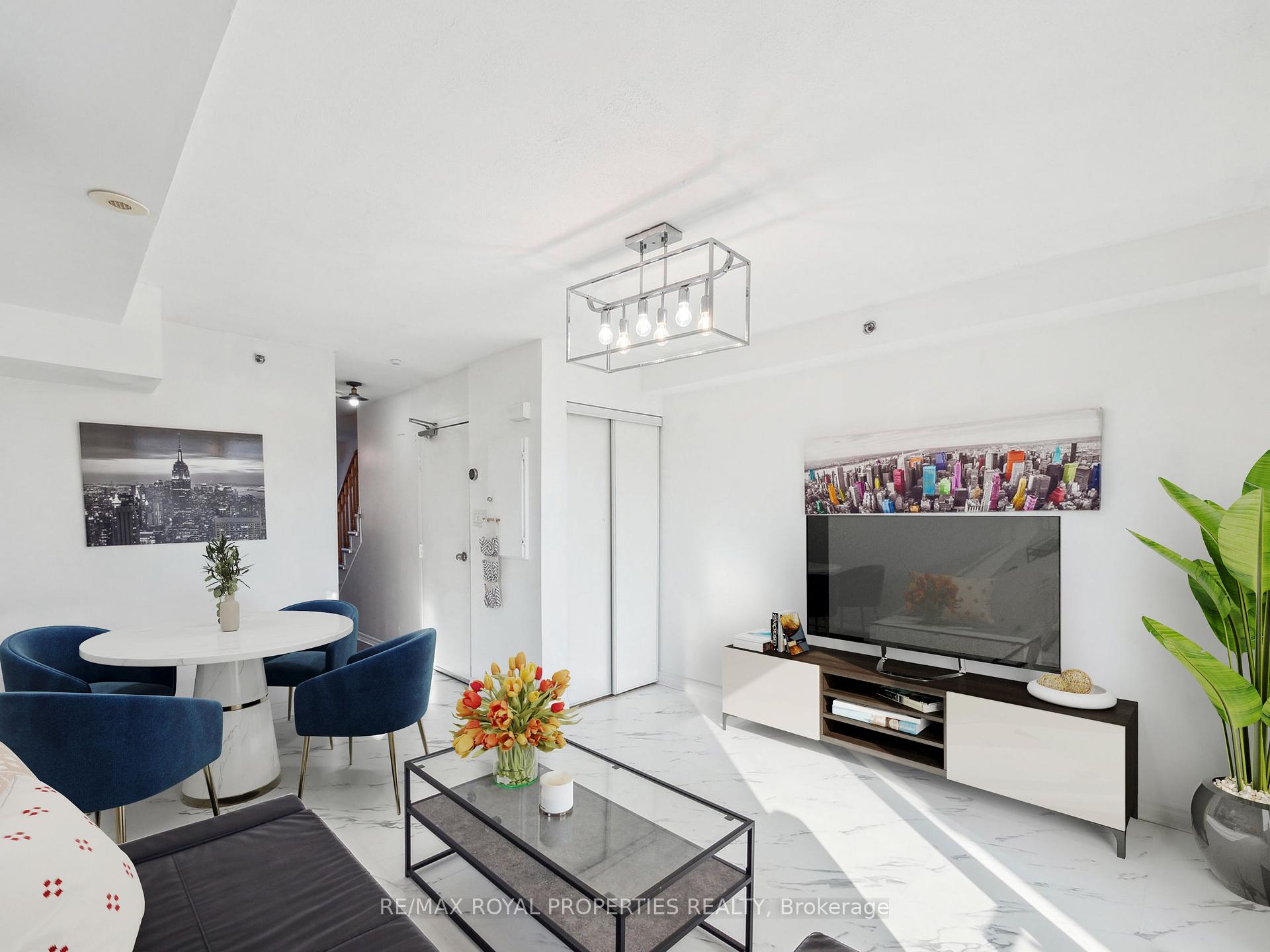 3 Bedrooms Condo at 593 Kennedy,  Toronto For sale